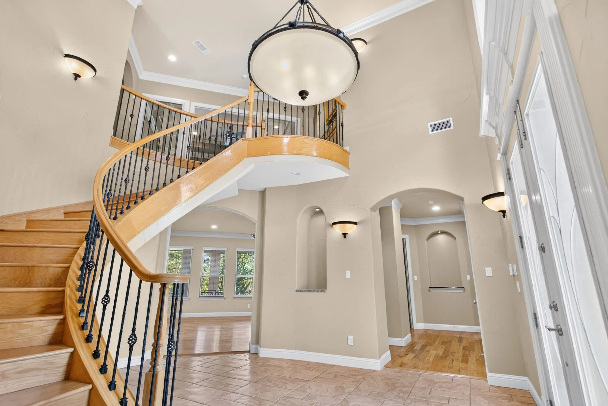 Single Family Residence For Sale in Tarrant County , 544 Waterchase Drive, Fort Worth, Texas 76120, 4 Bedroom, 6 Bathroom, 3 Garage spaces, 4,875 Sqft, built in 2005, mls#21380366, Real Estate Agent in Fort Worth, Homes For Sale in Tarrant county, Homes For Sale in Fort Worth, Realtor in Fort Worth Texas, Real Estate Brokerage Independent Realty Texas, Luminita Cordes Realtor