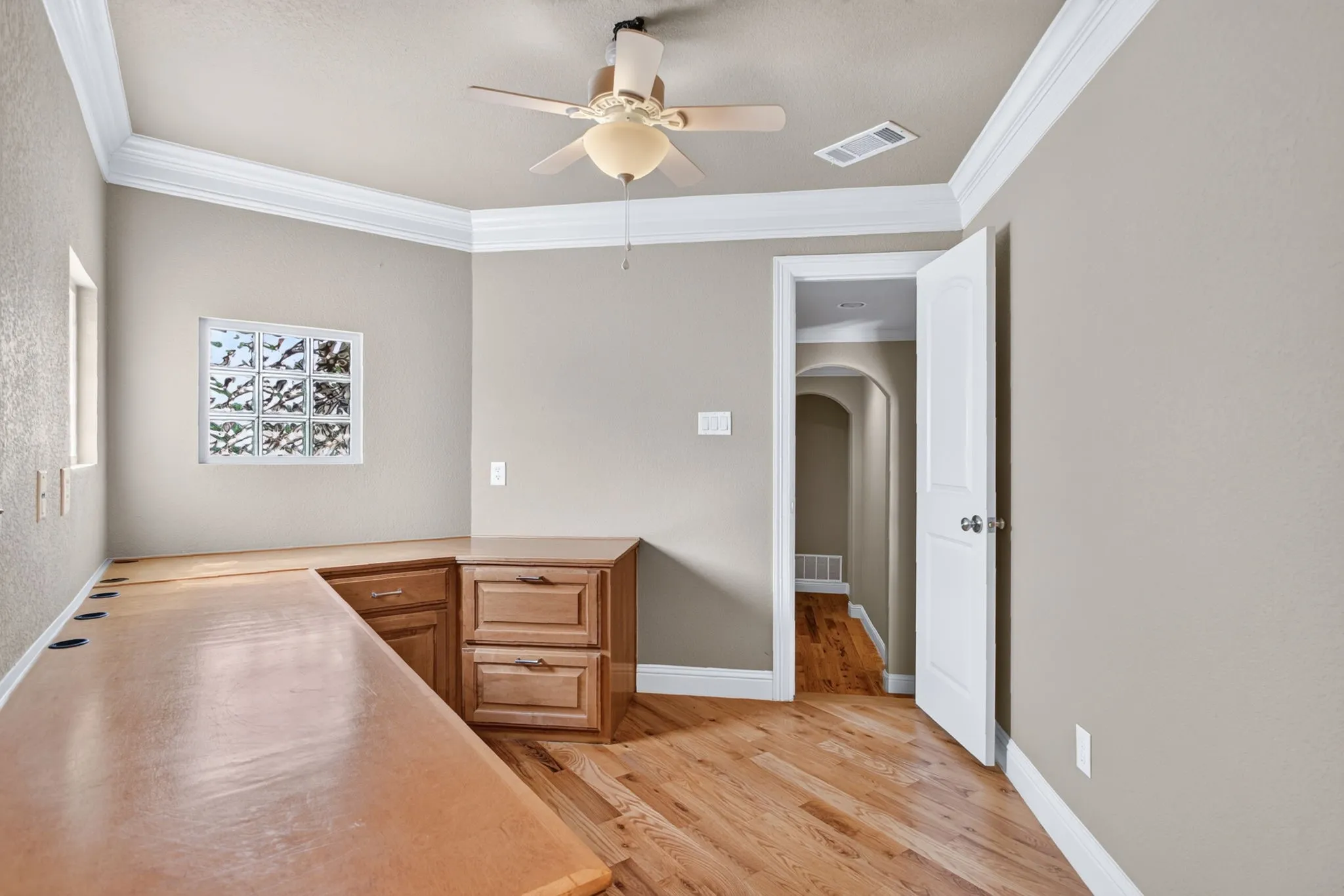 Single Family Residence For Sale in Tarrant County , 544 Waterchase Drive, Fort Worth, Texas 76120, 4 Bedroom, 6 Bathroom, 3 Garage spaces, 4,875 Sqft, built in 2005, mls#21380366, Real Estate Agent in Fort Worth, Homes For Sale in Tarrant county, Homes For Sale in Fort Worth, Realtor in Fort Worth Texas, Real Estate Brokerage Independent Realty Texas, Luminita Cordes Realtor