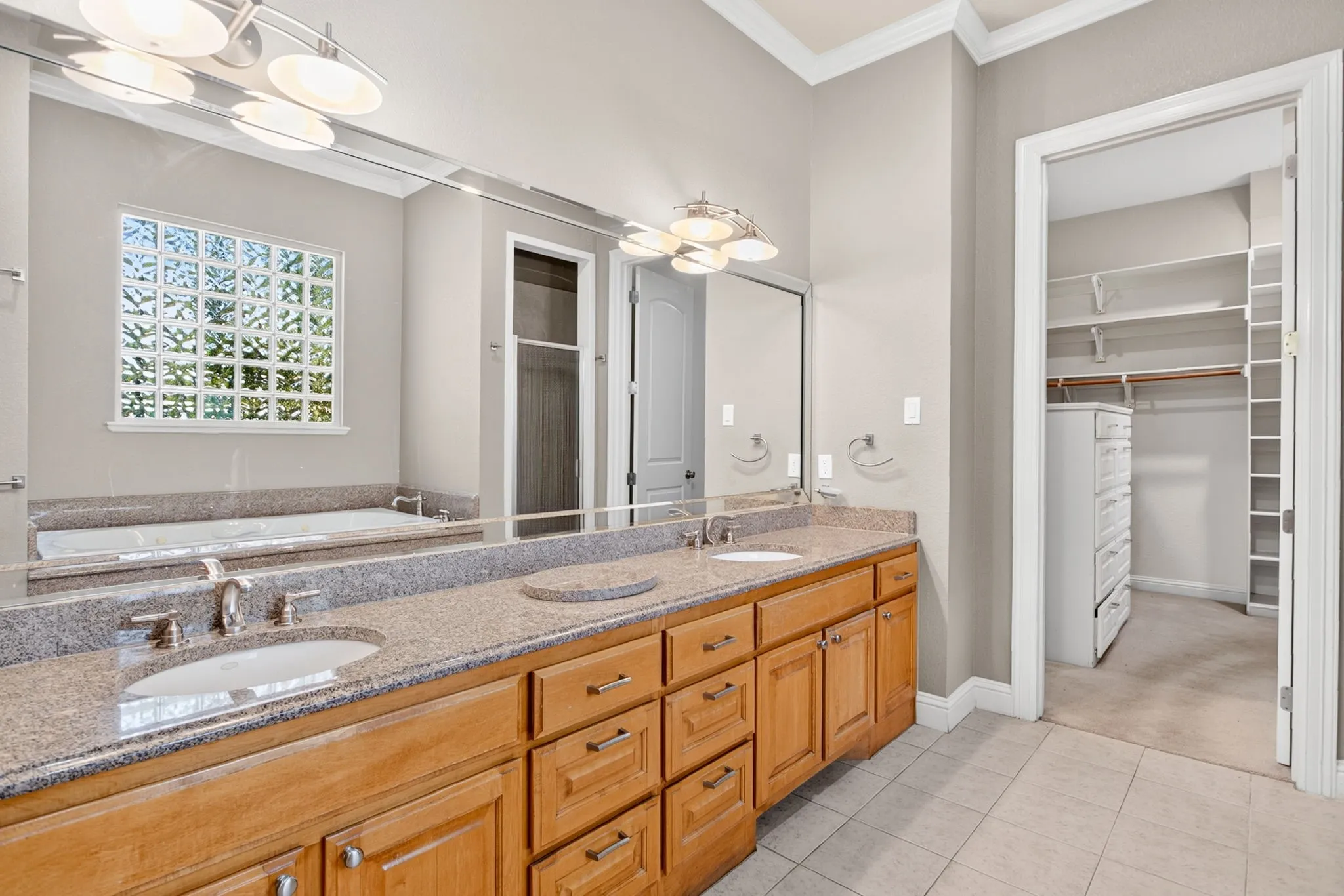 Single Family Residence For Sale in Tarrant County , 544 Waterchase Drive, Fort Worth, Texas 76120, 4 Bedroom, 6 Bathroom, 3 Garage spaces, 4,875 Sqft, built in 2005, mls#21380366, Real Estate Agent in Fort Worth, Homes For Sale in Tarrant county, Homes For Sale in Fort Worth, Realtor in Fort Worth Texas, Real Estate Brokerage Independent Realty Texas, Luminita Cordes Realtor