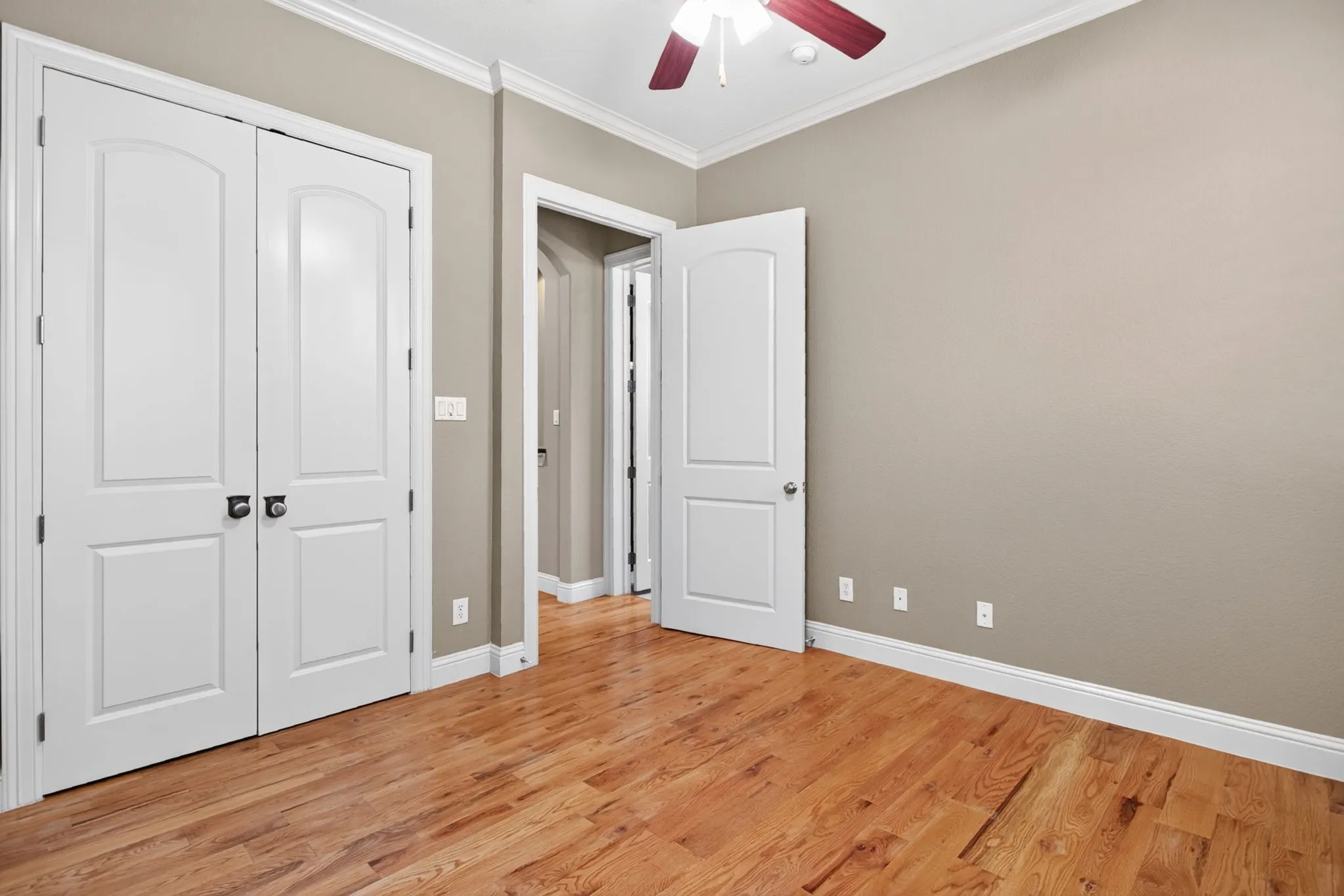 Single Family Residence For Sale in Tarrant County , 544 Waterchase Drive, Fort Worth, Texas 76120, 4 Bedroom, 6 Bathroom, 3 Garage spaces, 4,875 Sqft, built in 2005, mls#21380366, Real Estate Agent in Fort Worth, Homes For Sale in Tarrant county, Homes For Sale in Fort Worth, Realtor in Fort Worth Texas, Real Estate Brokerage Independent Realty Texas, Luminita Cordes Realtor