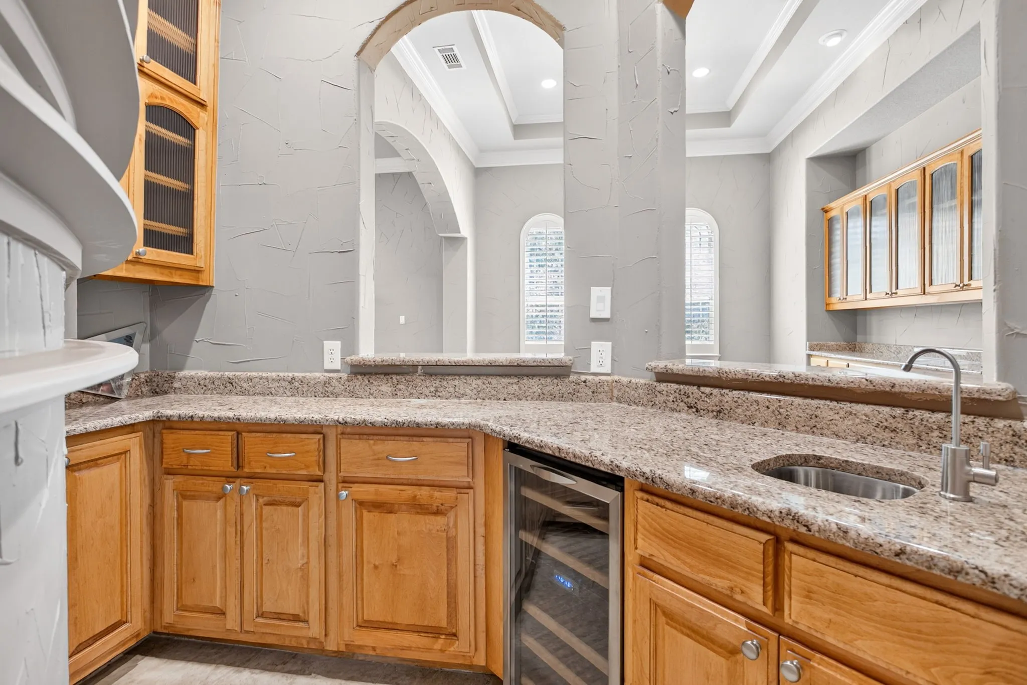 Single Family Residence For Sale in Tarrant County , 544 Waterchase Drive, Fort Worth, Texas 76120, 4 Bedroom, 6 Bathroom, 3 Garage spaces, 4,875 Sqft, built in 2005, mls#21380366, Real Estate Agent in Fort Worth, Homes For Sale in Tarrant county, Homes For Sale in Fort Worth, Realtor in Fort Worth Texas, Real Estate Brokerage Independent Realty Texas, Luminita Cordes Realtor