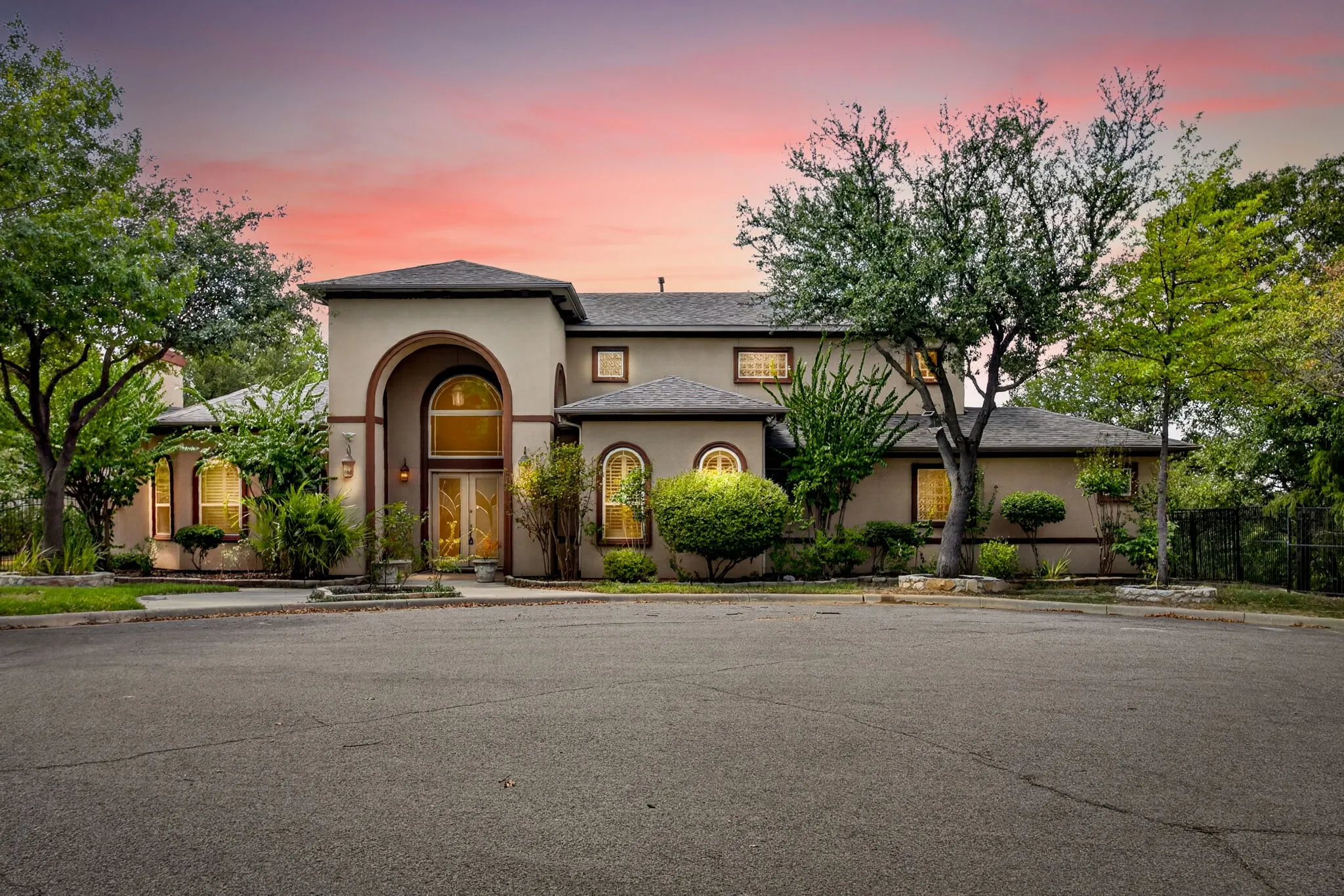 Single Family Residence For Sale in Tarrant County , 544 Waterchase Drive, Fort Worth, Texas 76120, 4 Bedroom, 6 Bathroom, 3 Garage spaces, 4,875 Sqft, built in 2005, mls#21380366, Real Estate Agent in Fort Worth, Homes For Sale in Tarrant county, Homes For Sale in Fort Worth, Realtor in Fort Worth Texas, Real Estate Brokerage Independent Realty Texas, Luminita Cordes Realtor
