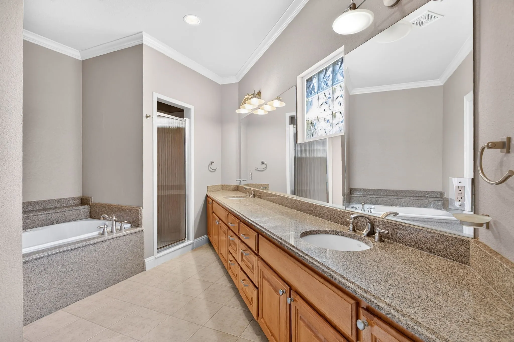 Single Family Residence For Sale in Tarrant County , 544 Waterchase Drive, Fort Worth, Texas 76120, 4 Bedroom, 6 Bathroom, 3 Garage spaces, 4,875 Sqft, built in 2005, mls#21380366, Real Estate Agent in Fort Worth, Homes For Sale in Tarrant county, Homes For Sale in Fort Worth, Realtor in Fort Worth Texas, Real Estate Brokerage Independent Realty Texas, Luminita Cordes Realtor