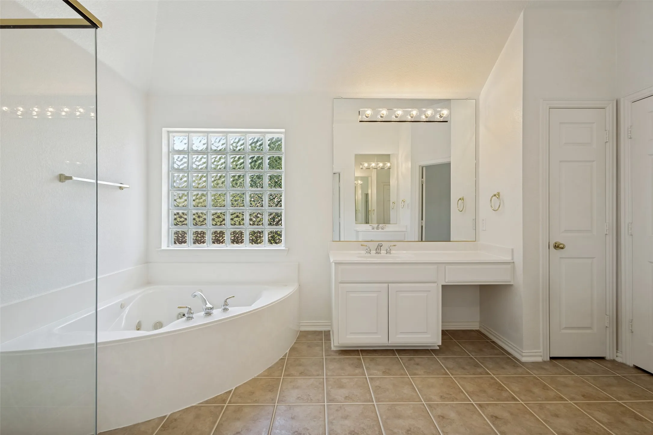 Single Family Residence For Sale in Collin County , 840 Clearlake Drive, Prosper, Texas 75078, 4 Bedroom, 3 Bathroom, 3 Garage spaces, 2,993 Sqft, built in 2003, mls#21381945, Real Estate Agent in Prosper, Homes For Sale in Collin county, Homes For Sale in Prosper, Realtor in Prosper Texas, Real Estate Brokerage Independent Realty Texas, Luminita Cordes Realtor