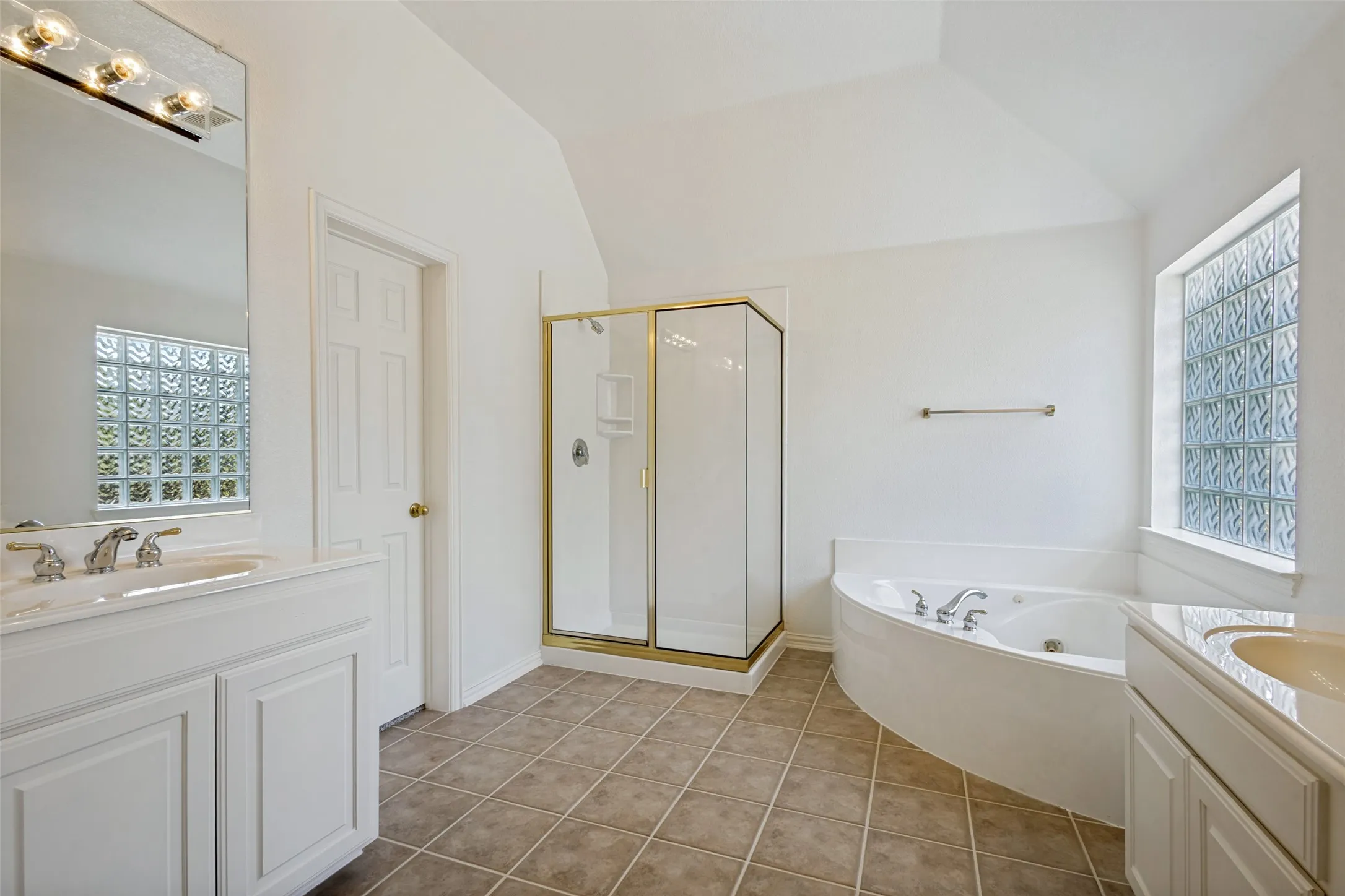 Single Family Residence For Sale in Collin County , 840 Clearlake Drive, Prosper, Texas 75078, 4 Bedroom, 3 Bathroom, 3 Garage spaces, 2,993 Sqft, built in 2003, mls#21381945, Real Estate Agent in Prosper, Homes For Sale in Collin county, Homes For Sale in Prosper, Realtor in Prosper Texas, Real Estate Brokerage Independent Realty Texas, Luminita Cordes Realtor
