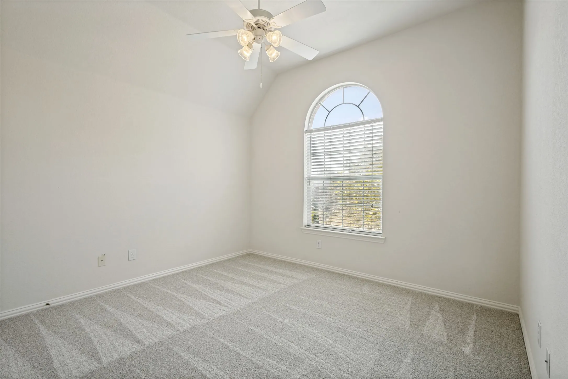 Single Family Residence For Sale in Collin County , 840 Clearlake Drive, Prosper, Texas 75078, 4 Bedroom, 3 Bathroom, 3 Garage spaces, 2,993 Sqft, built in 2003, mls#21381945, Real Estate Agent in Prosper, Homes For Sale in Collin county, Homes For Sale in Prosper, Realtor in Prosper Texas, Real Estate Brokerage Independent Realty Texas, Luminita Cordes Realtor