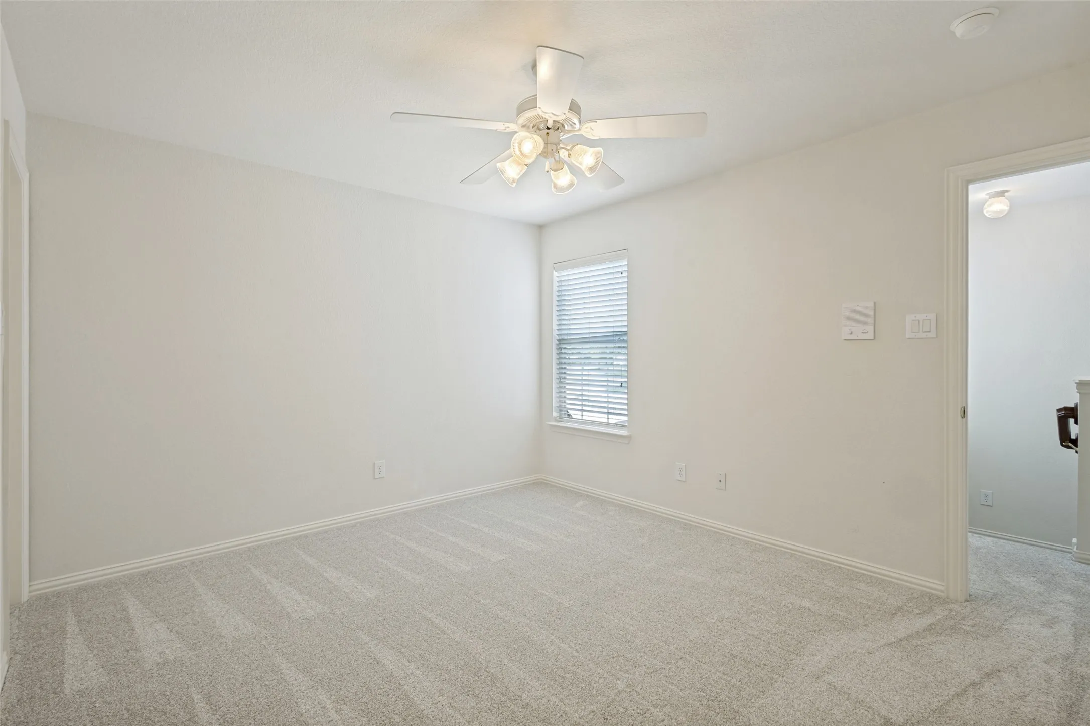Single Family Residence For Sale in Collin County , 840 Clearlake Drive, Prosper, Texas 75078, 4 Bedroom, 3 Bathroom, 3 Garage spaces, 2,993 Sqft, built in 2003, mls#21381945, Real Estate Agent in Prosper, Homes For Sale in Collin county, Homes For Sale in Prosper, Realtor in Prosper Texas, Real Estate Brokerage Independent Realty Texas, Luminita Cordes Realtor