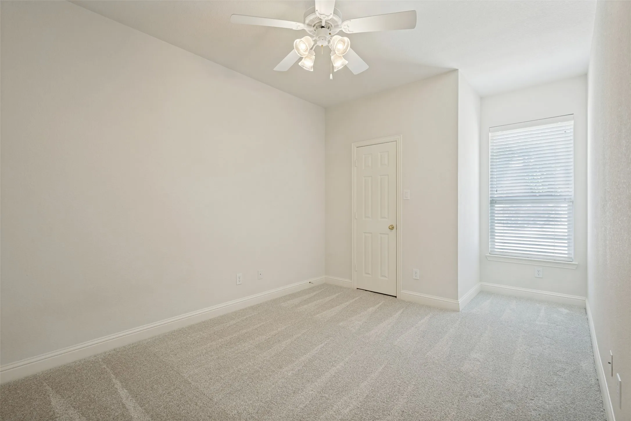 Single Family Residence For Sale in Collin County , 840 Clearlake Drive, Prosper, Texas 75078, 4 Bedroom, 3 Bathroom, 3 Garage spaces, 2,993 Sqft, built in 2003, mls#21381945, Real Estate Agent in Prosper, Homes For Sale in Collin county, Homes For Sale in Prosper, Realtor in Prosper Texas, Real Estate Brokerage Independent Realty Texas, Luminita Cordes Realtor