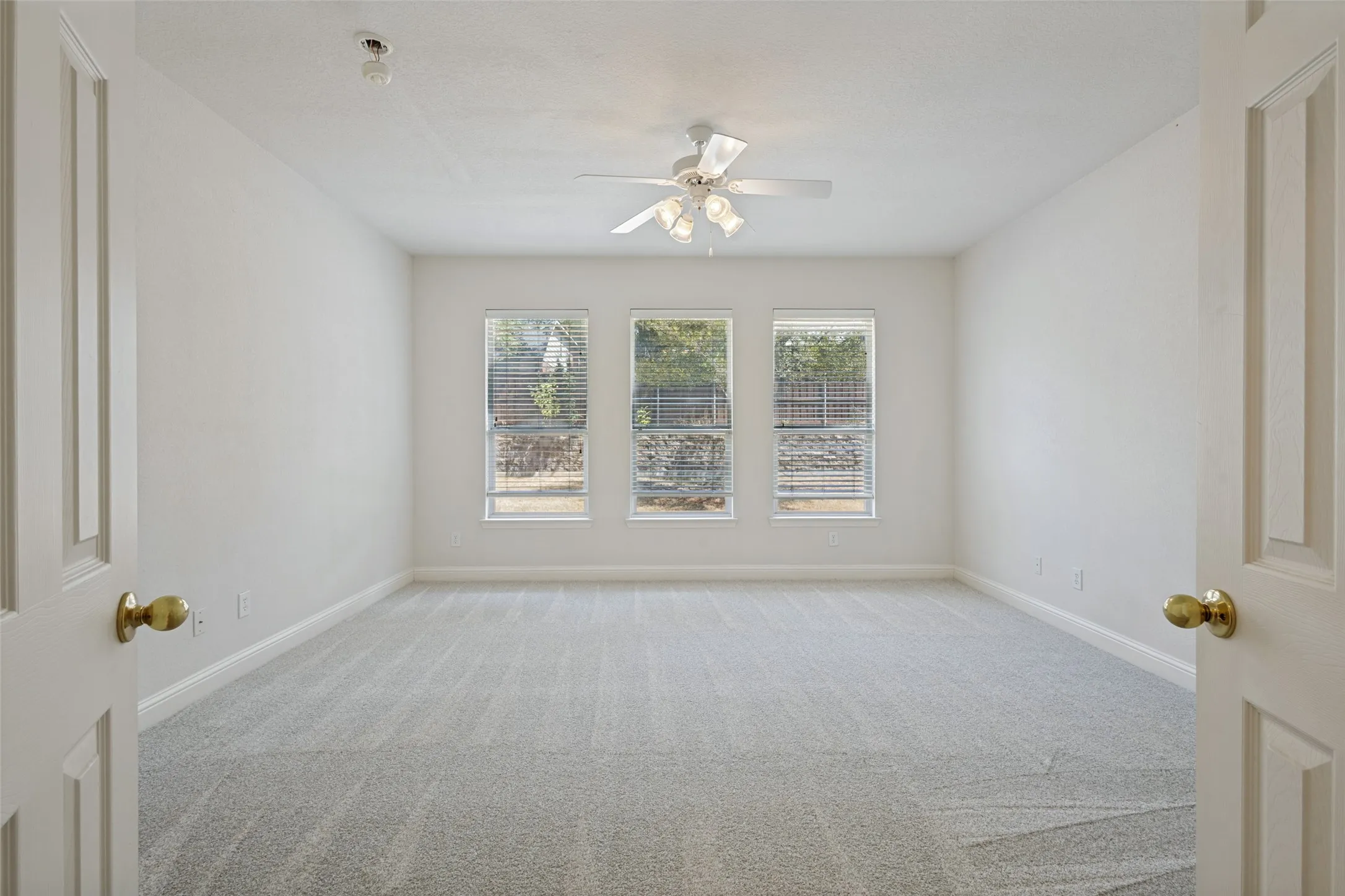 Single Family Residence For Sale in Collin County , 840 Clearlake Drive, Prosper, Texas 75078, 4 Bedroom, 3 Bathroom, 3 Garage spaces, 2,993 Sqft, built in 2003, mls#21381945, Real Estate Agent in Prosper, Homes For Sale in Collin county, Homes For Sale in Prosper, Realtor in Prosper Texas, Real Estate Brokerage Independent Realty Texas, Luminita Cordes Realtor