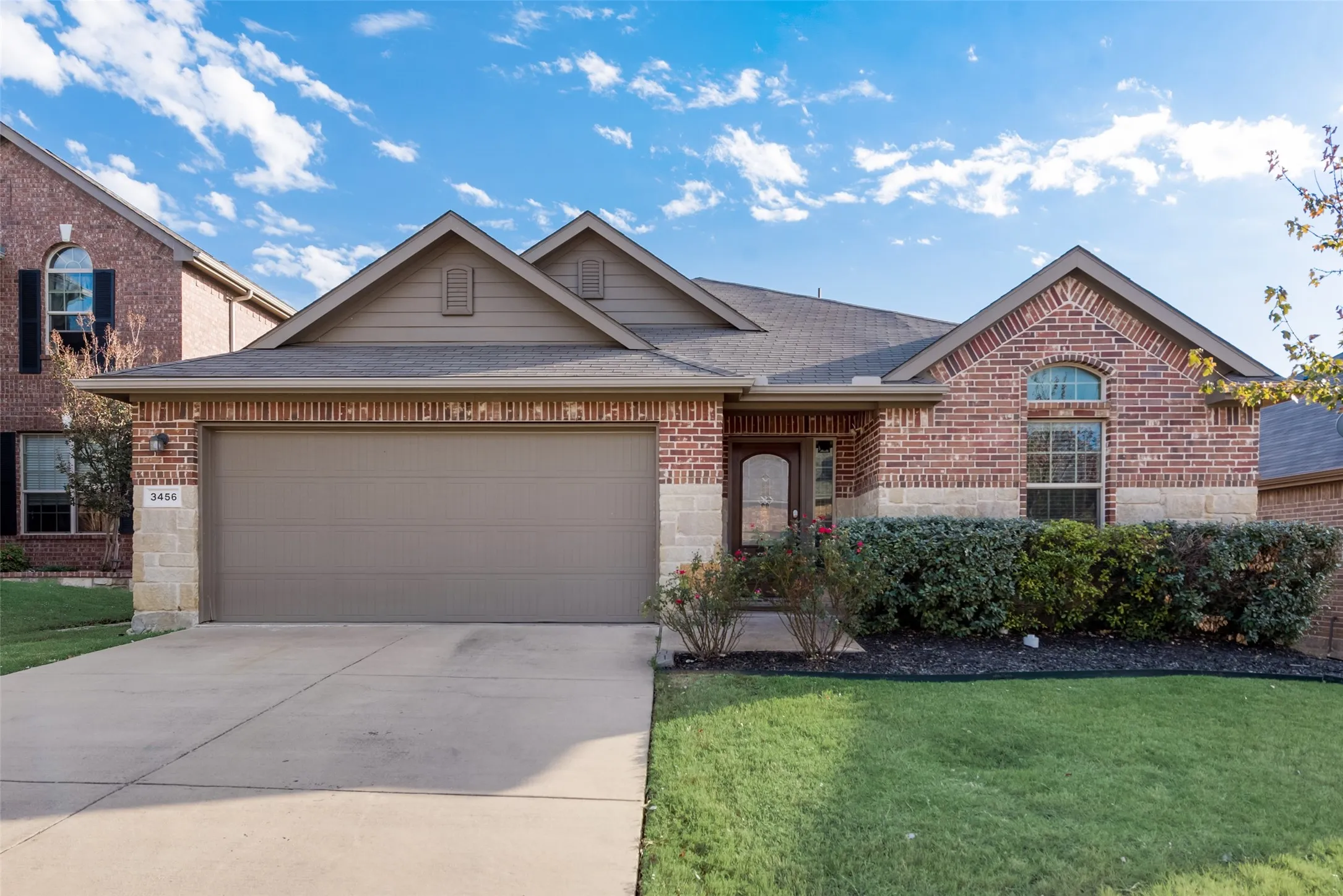 Single Family Residence For Rent in Tarrant County , 3456 Twin Pines Drive, Fort Worth, Texas 76244, 3 Bedroom, 2 Bathroom, 2 Garage spaces, 1,790 Sqft, built in 2012, mls#21369431, Real Estate Agent in Fort Worth, Homes For Rent in Tarrant county, Homes For Rent in Fort Worth, Realtor in Fort Worth Texas, Real Estate Brokerage Independent Realty Texas, Luminita Cordes Realtor