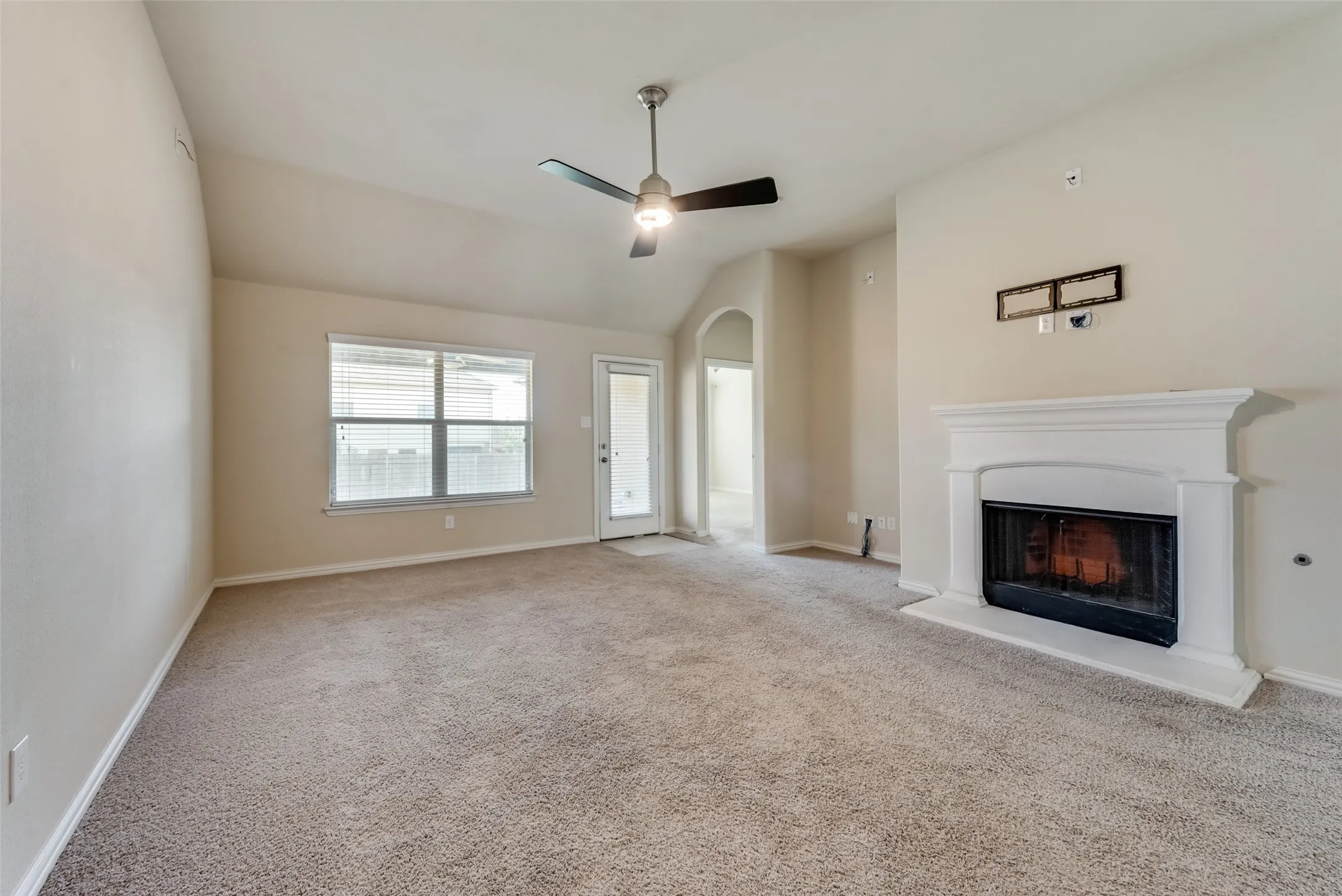 Single Family Residence For Rent in Tarrant County , 3456 Twin Pines Drive, Fort Worth, Texas 76244, 3 Bedroom, 2 Bathroom, 2 Garage spaces, 1,790 Sqft, built in 2012, mls#21369431, Real Estate Agent in Fort Worth, Homes For Rent in Tarrant county, Homes For Rent in Fort Worth, Realtor in Fort Worth Texas, Real Estate Brokerage Independent Realty Texas, Luminita Cordes Realtor