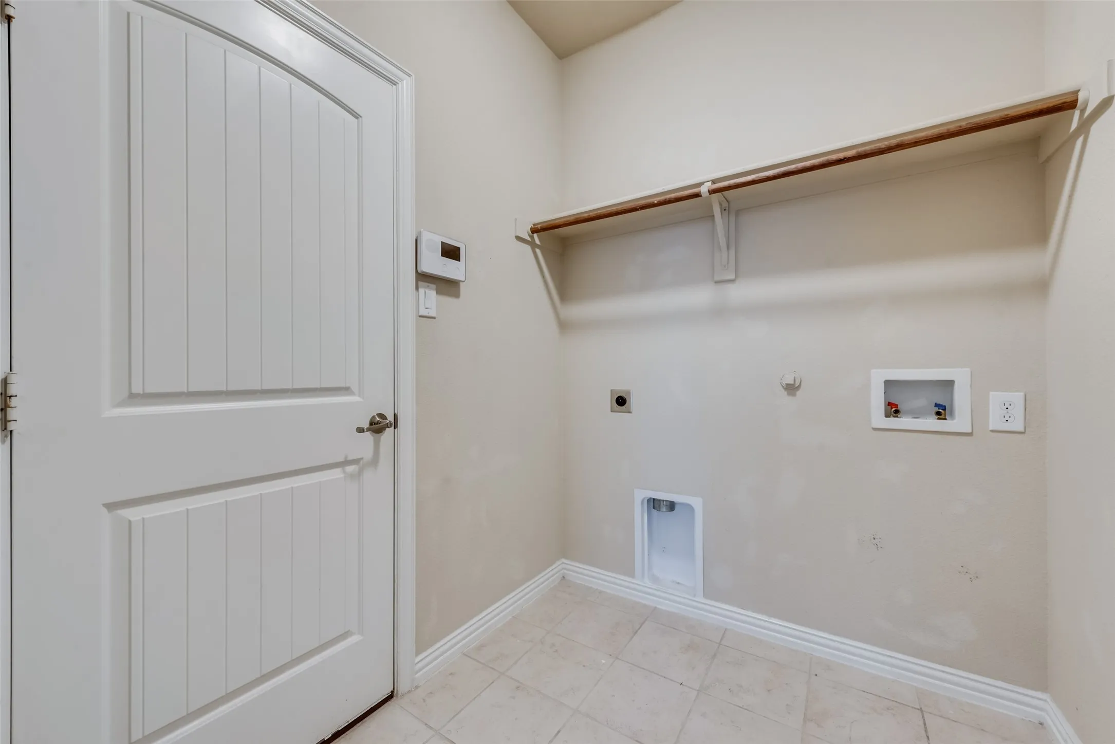 Single Family Residence For Rent in Tarrant County , 3456 Twin Pines Drive, Fort Worth, Texas 76244, 3 Bedroom, 2 Bathroom, 2 Garage spaces, 1,790 Sqft, built in 2012, mls#21369431, Real Estate Agent in Fort Worth, Homes For Rent in Tarrant county, Homes For Rent in Fort Worth, Realtor in Fort Worth Texas, Real Estate Brokerage Independent Realty Texas, Luminita Cordes Realtor