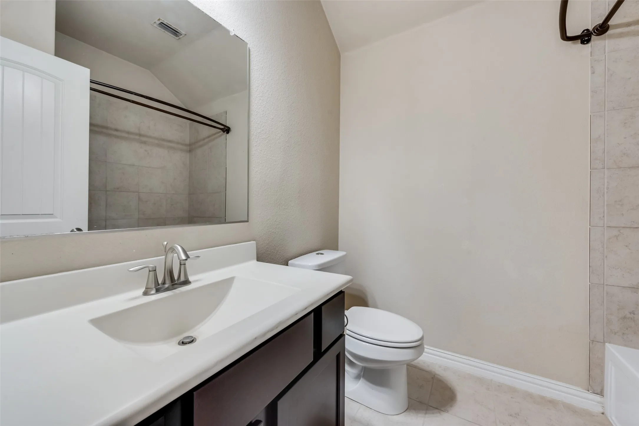 Single Family Residence For Rent in Tarrant County , 3456 Twin Pines Drive, Fort Worth, Texas 76244, 3 Bedroom, 2 Bathroom, 2 Garage spaces, 1,790 Sqft, built in 2012, mls#21369431, Real Estate Agent in Fort Worth, Homes For Rent in Tarrant county, Homes For Rent in Fort Worth, Realtor in Fort Worth Texas, Real Estate Brokerage Independent Realty Texas, Luminita Cordes Realtor