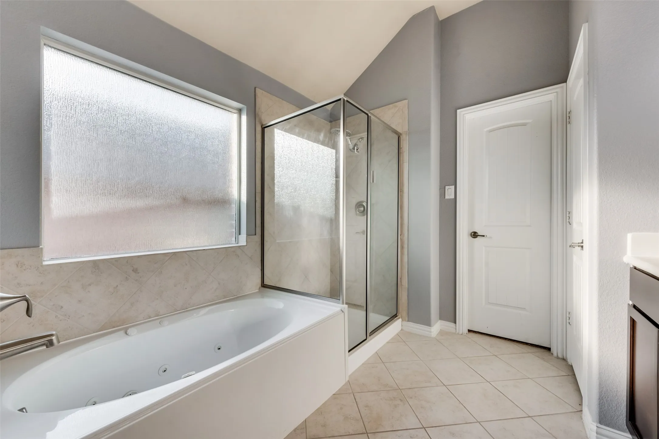 Single Family Residence For Rent in Tarrant County , 3456 Twin Pines Drive, Fort Worth, Texas 76244, 3 Bedroom, 2 Bathroom, 2 Garage spaces, 1,790 Sqft, built in 2012, mls#21369431, Real Estate Agent in Fort Worth, Homes For Rent in Tarrant county, Homes For Rent in Fort Worth, Realtor in Fort Worth Texas, Real Estate Brokerage Independent Realty Texas, Luminita Cordes Realtor