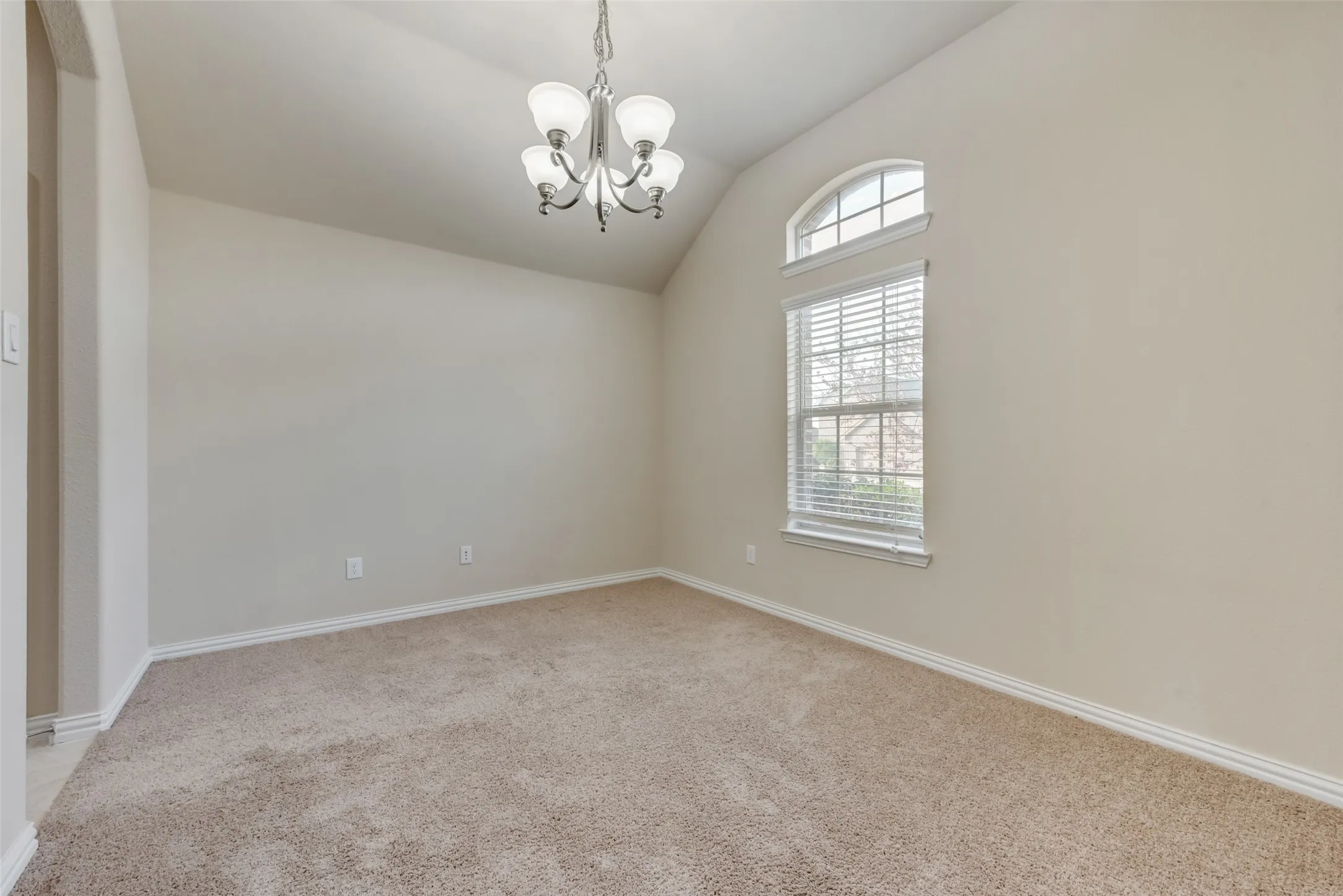 Single Family Residence For Rent in Tarrant County , 3456 Twin Pines Drive, Fort Worth, Texas 76244, 3 Bedroom, 2 Bathroom, 2 Garage spaces, 1,790 Sqft, built in 2012, mls#21369431, Real Estate Agent in Fort Worth, Homes For Rent in Tarrant county, Homes For Rent in Fort Worth, Realtor in Fort Worth Texas, Real Estate Brokerage Independent Realty Texas, Luminita Cordes Realtor