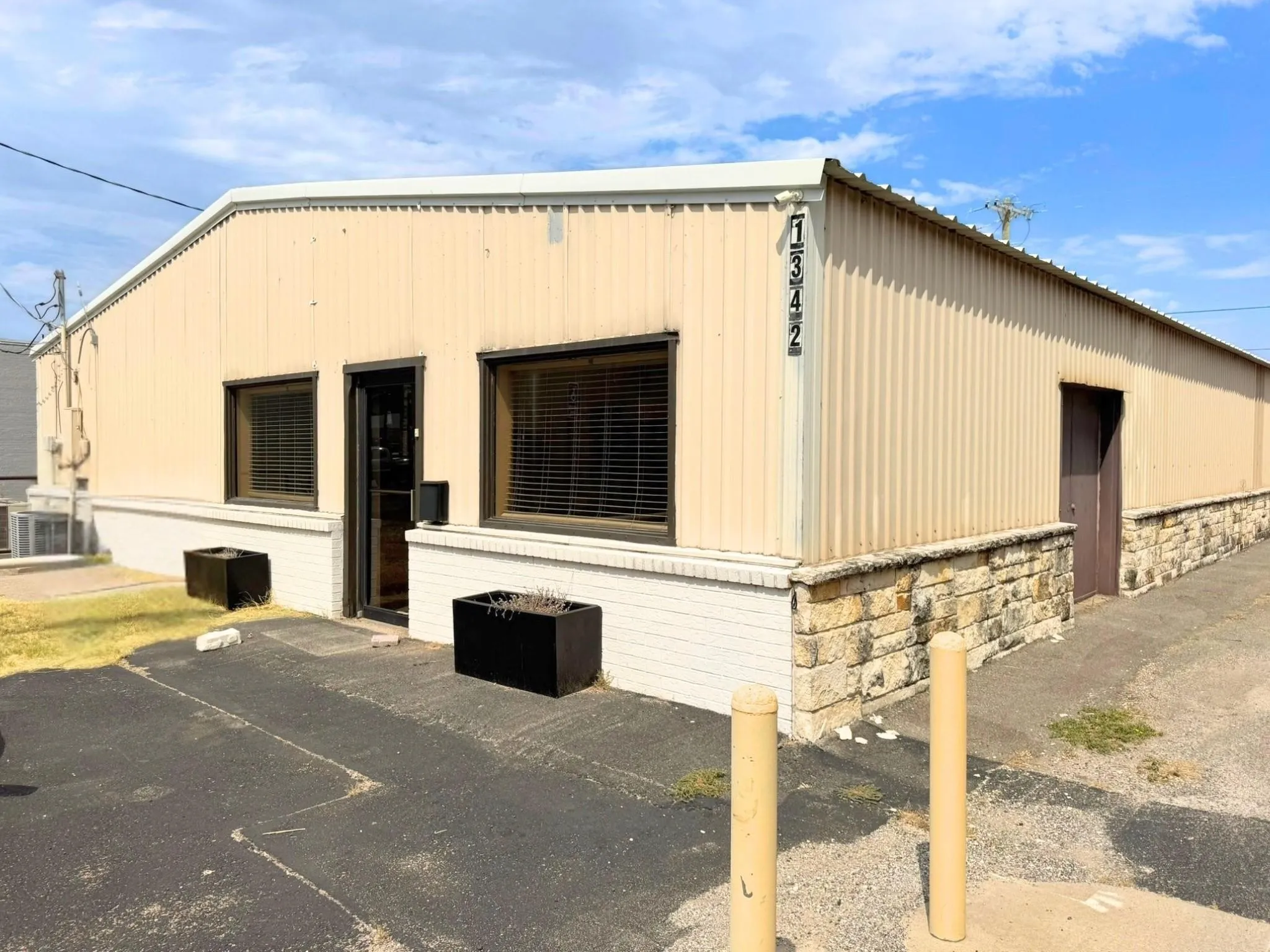 Business For Rent in Hood County , 1342 E US Highway 377, Granbury, Texas 76048, 0, 0, Garage spaces, 0 Sqft, built in 1979, mls#21364956, Real Estate Agent in Granbury, Homes For Rent in Hood county, Homes For Rent in Granbury, Realtor in Granbury Texas, Real Estate Brokerage Independent Realty Texas, Luminita Cordes Realtor