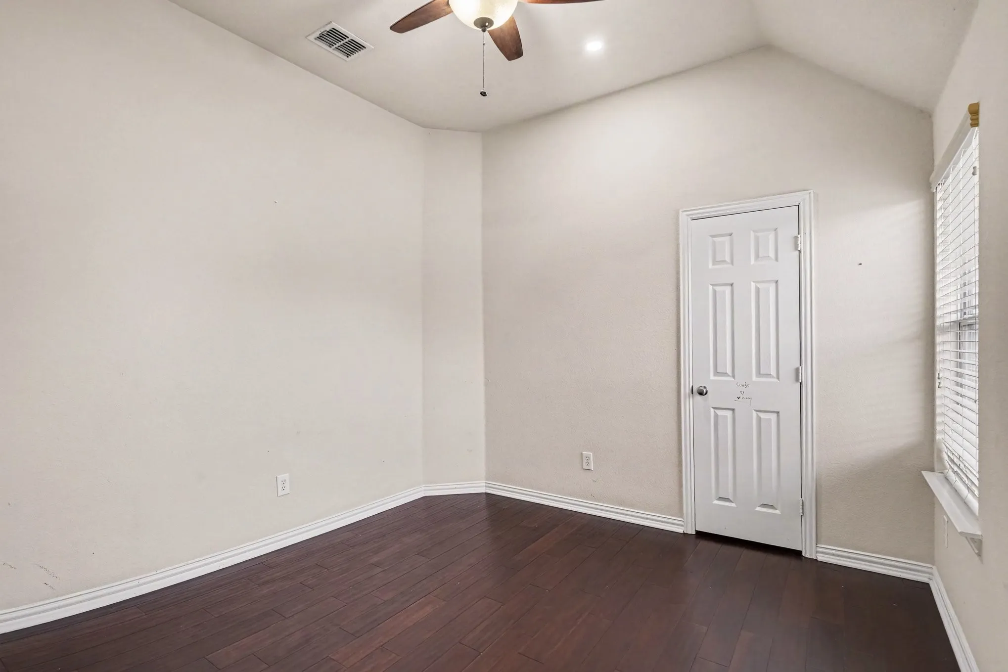 Single Family Residence For Rent in Dallas County , 1344 Valley Vista Drive, Irving, Texas 75063, 4 Bedroom, 3 Bathroom, 2 Garage spaces, 3,060 Sqft, built in 2006, mls#21382021, Real Estate Agent in Irving, Homes For Rent in Dallas county, Homes For Rent in Irving, Realtor in Irving Texas, Real Estate Brokerage Independent Realty Texas, Luminita Cordes Realtor
