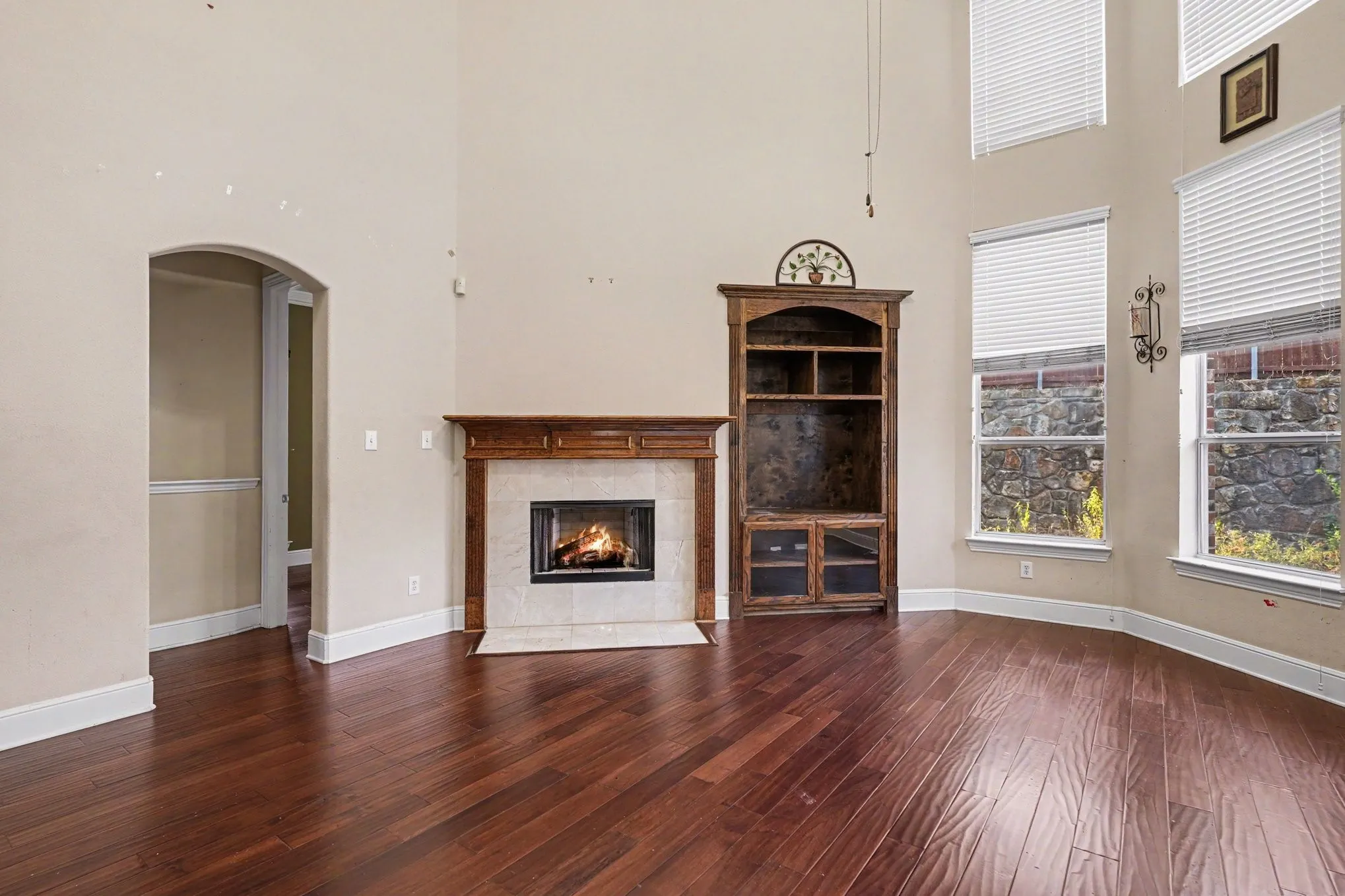 Single Family Residence For Rent in Dallas County , 1344 Valley Vista Drive, Irving, Texas 75063, 4 Bedroom, 3 Bathroom, 2 Garage spaces, 3,060 Sqft, built in 2006, mls#21382021, Real Estate Agent in Irving, Homes For Rent in Dallas county, Homes For Rent in Irving, Realtor in Irving Texas, Real Estate Brokerage Independent Realty Texas, Luminita Cordes Realtor