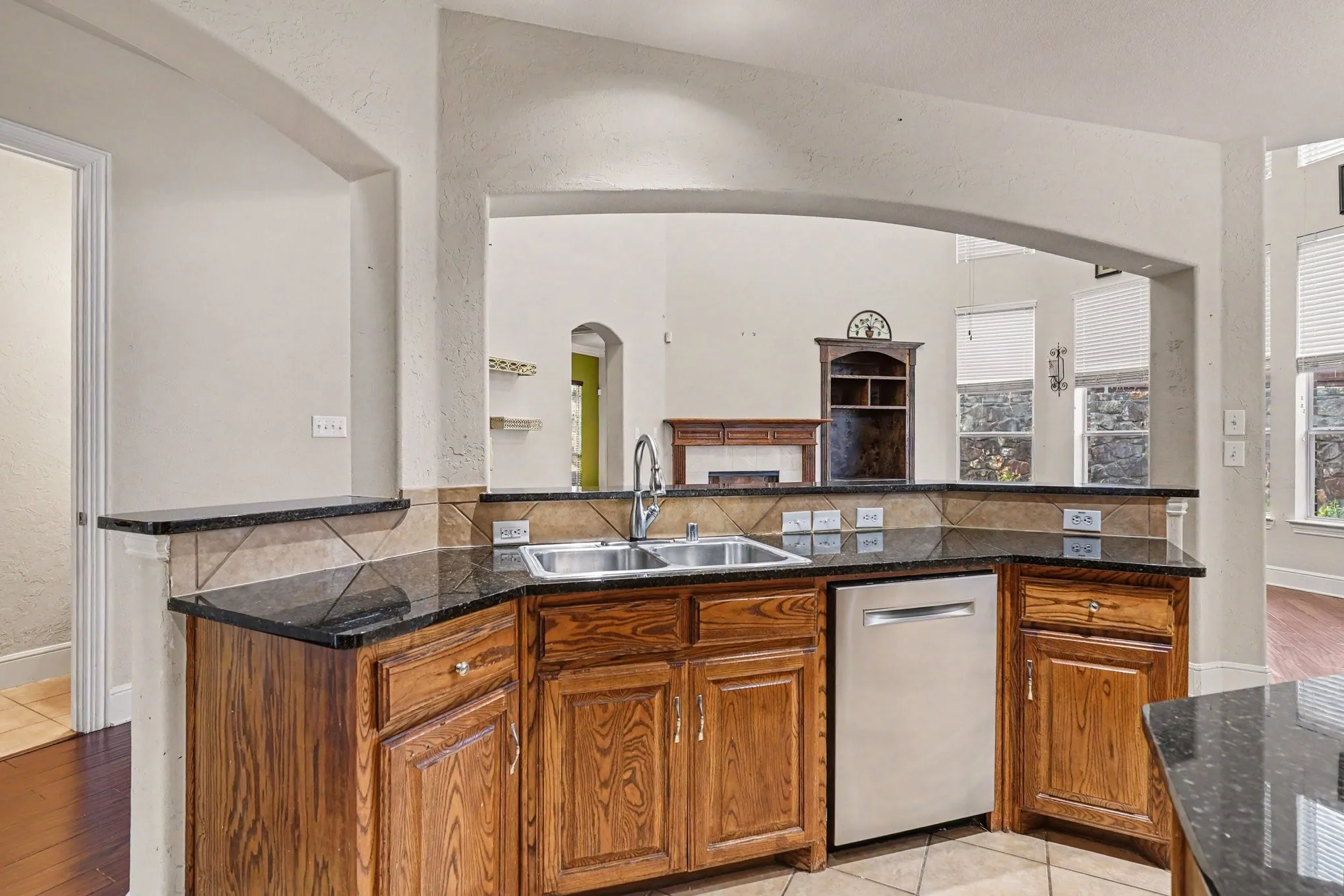 Single Family Residence For Rent in Dallas County , 1344 Valley Vista Drive, Irving, Texas 75063, 4 Bedroom, 3 Bathroom, 2 Garage spaces, 3,060 Sqft, built in 2006, mls#21382021, Real Estate Agent in Irving, Homes For Rent in Dallas county, Homes For Rent in Irving, Realtor in Irving Texas, Real Estate Brokerage Independent Realty Texas, Luminita Cordes Realtor