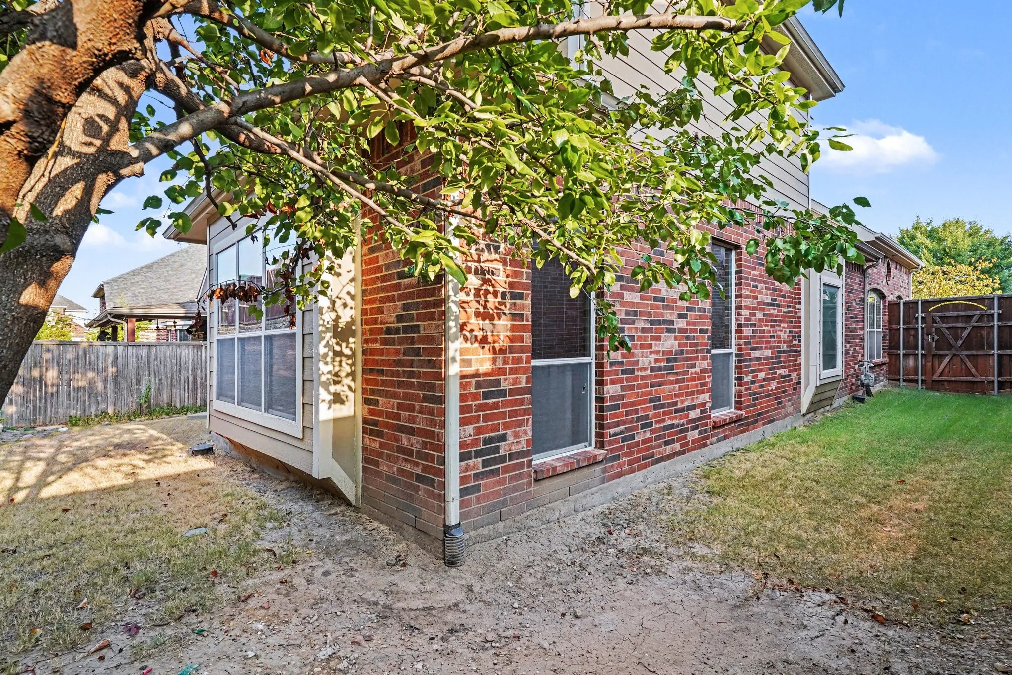 Single Family Residence For Rent in Dallas County , 1344 Valley Vista Drive, Irving, Texas 75063, 4 Bedroom, 3 Bathroom, 2 Garage spaces, 3,060 Sqft, built in 2006, mls#21382021, Real Estate Agent in Irving, Homes For Rent in Dallas county, Homes For Rent in Irving, Realtor in Irving Texas, Real Estate Brokerage Independent Realty Texas, Luminita Cordes Realtor