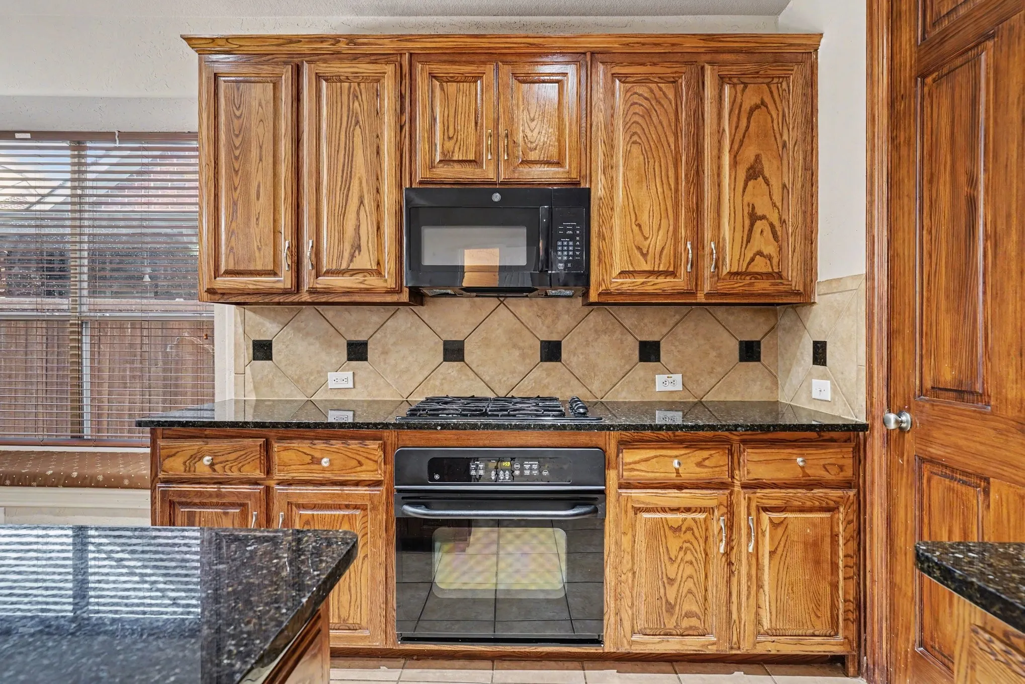 Single Family Residence For Rent in Dallas County , 1344 Valley Vista Drive, Irving, Texas 75063, 4 Bedroom, 3 Bathroom, 2 Garage spaces, 3,060 Sqft, built in 2006, mls#21382021, Real Estate Agent in Irving, Homes For Rent in Dallas county, Homes For Rent in Irving, Realtor in Irving Texas, Real Estate Brokerage Independent Realty Texas, Luminita Cordes Realtor