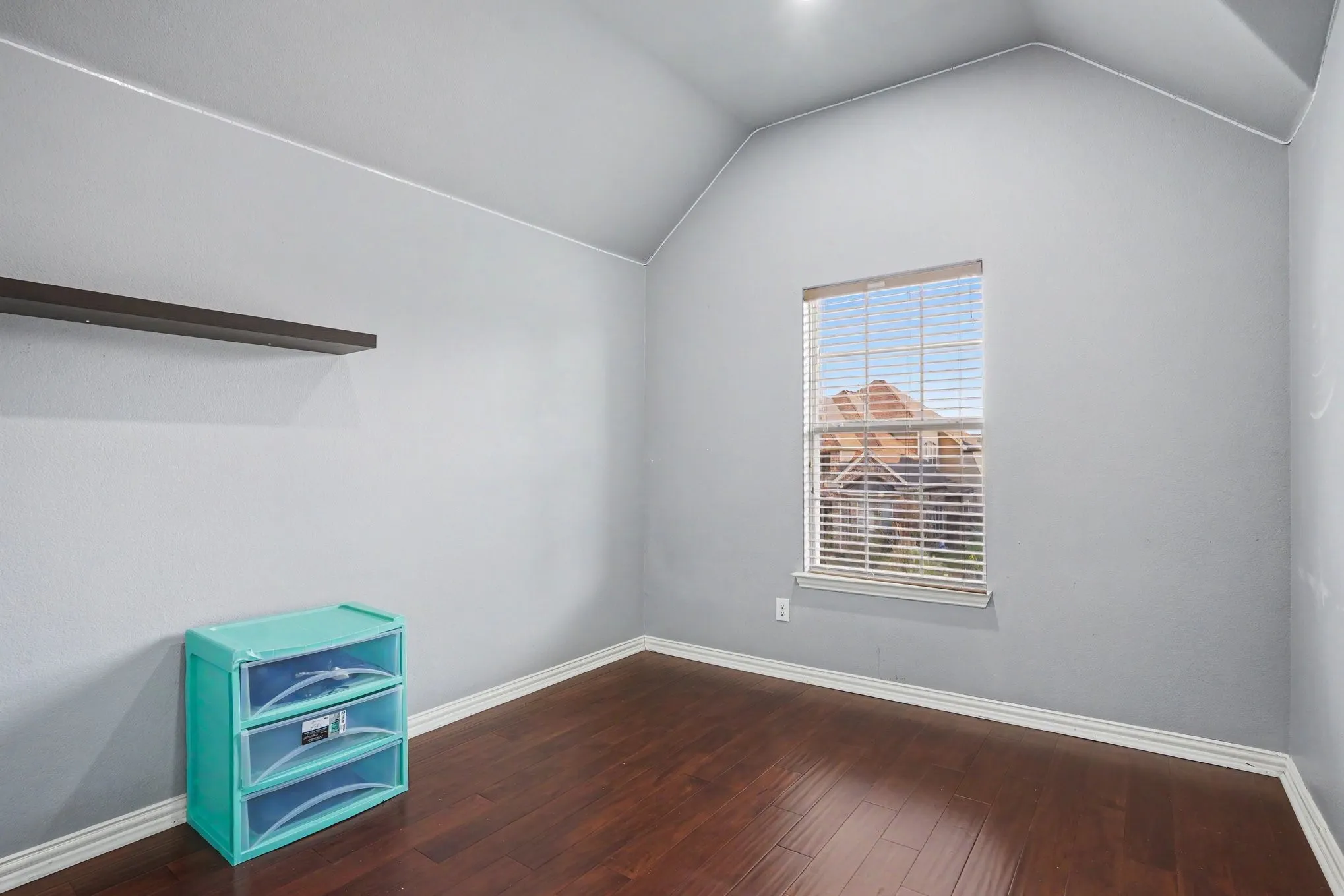 Single Family Residence For Rent in Dallas County , 1344 Valley Vista Drive, Irving, Texas 75063, 4 Bedroom, 3 Bathroom, 2 Garage spaces, 3,060 Sqft, built in 2006, mls#21382021, Real Estate Agent in Irving, Homes For Rent in Dallas county, Homes For Rent in Irving, Realtor in Irving Texas, Real Estate Brokerage Independent Realty Texas, Luminita Cordes Realtor