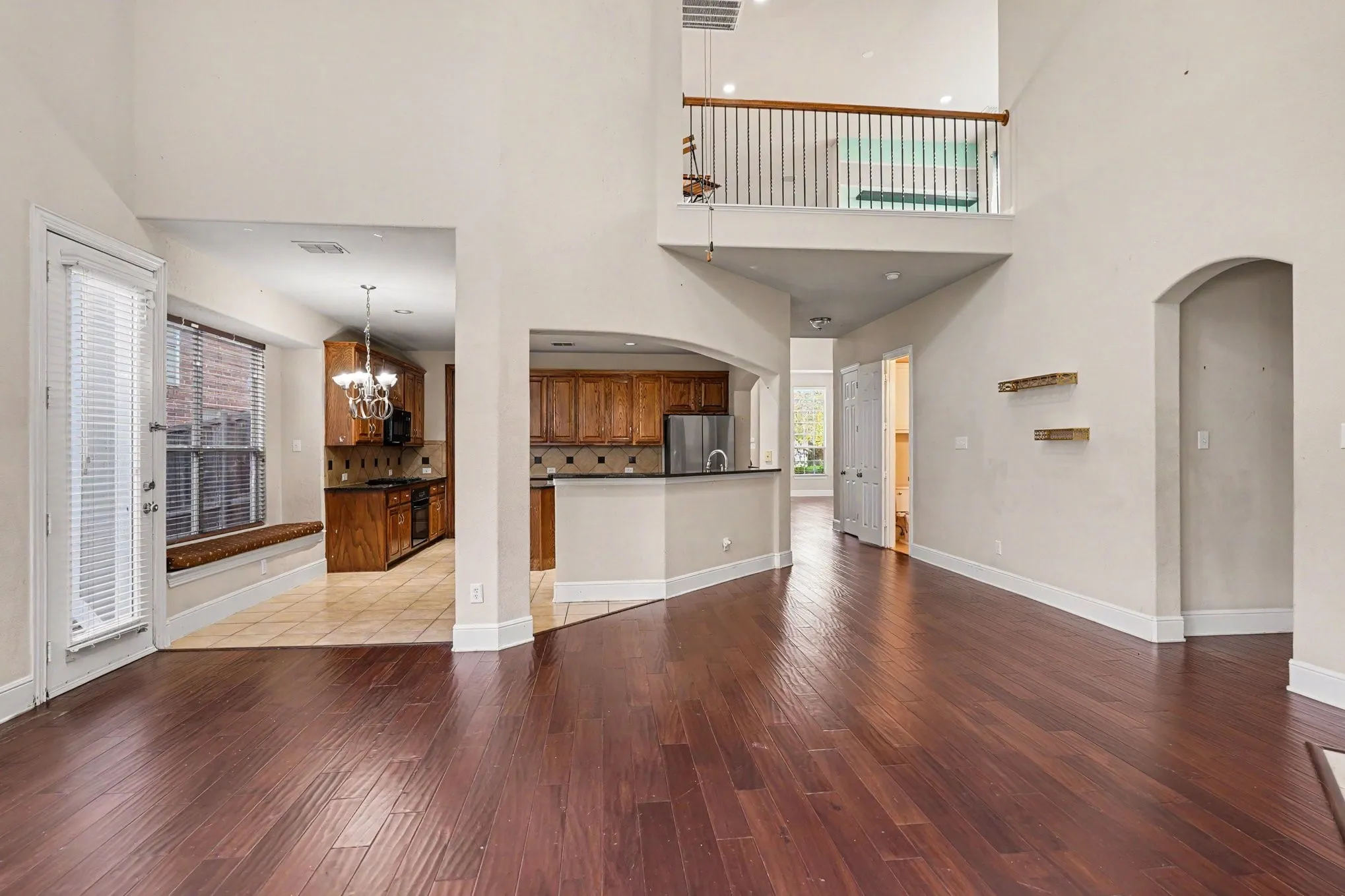 Single Family Residence For Rent in Dallas County , 1344 Valley Vista Drive, Irving, Texas 75063, 4 Bedroom, 3 Bathroom, 2 Garage spaces, 3,060 Sqft, built in 2006, mls#21382021, Real Estate Agent in Irving, Homes For Rent in Dallas county, Homes For Rent in Irving, Realtor in Irving Texas, Real Estate Brokerage Independent Realty Texas, Luminita Cordes Realtor