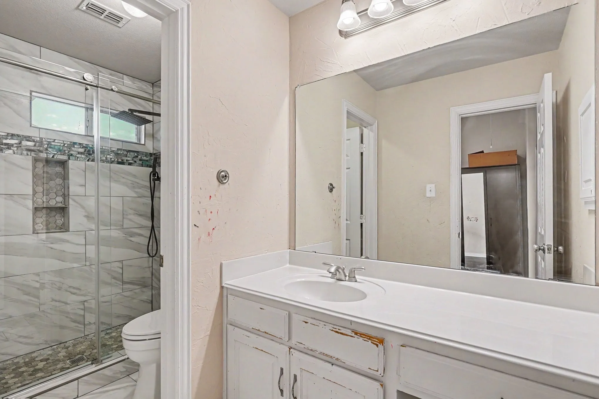 Single Family Residence For Rent in Dallas County , 1344 Valley Vista Drive, Irving, Texas 75063, 4 Bedroom, 3 Bathroom, 2 Garage spaces, 3,060 Sqft, built in 2006, mls#21382021, Real Estate Agent in Irving, Homes For Rent in Dallas county, Homes For Rent in Irving, Realtor in Irving Texas, Real Estate Brokerage Independent Realty Texas, Luminita Cordes Realtor