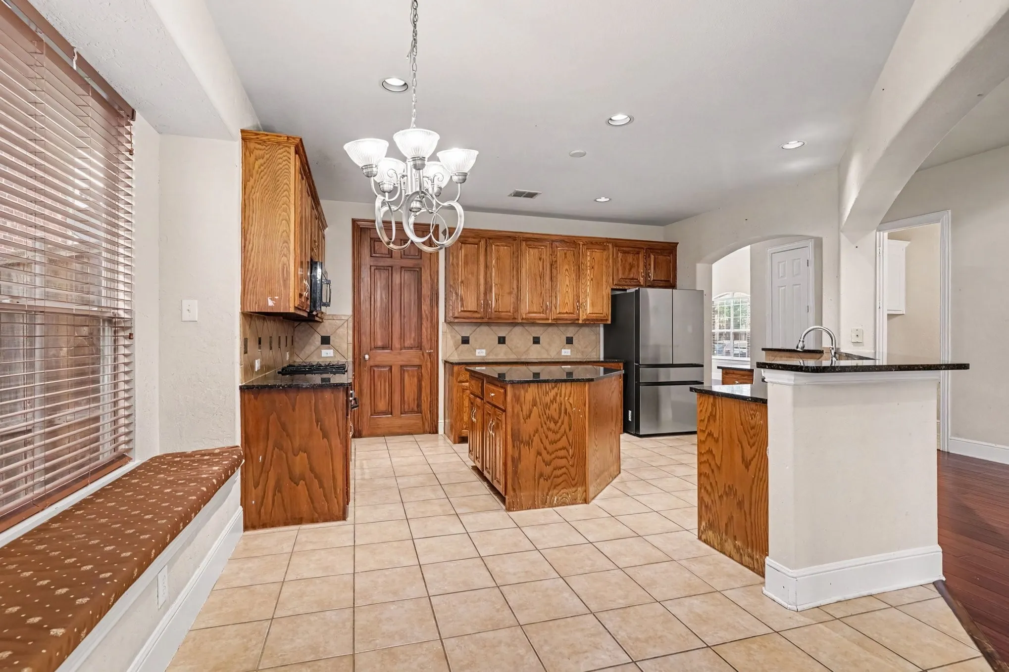 Single Family Residence For Rent in Dallas County , 1344 Valley Vista Drive, Irving, Texas 75063, 4 Bedroom, 3 Bathroom, 2 Garage spaces, 3,060 Sqft, built in 2006, mls#21382021, Real Estate Agent in Irving, Homes For Rent in Dallas county, Homes For Rent in Irving, Realtor in Irving Texas, Real Estate Brokerage Independent Realty Texas, Luminita Cordes Realtor