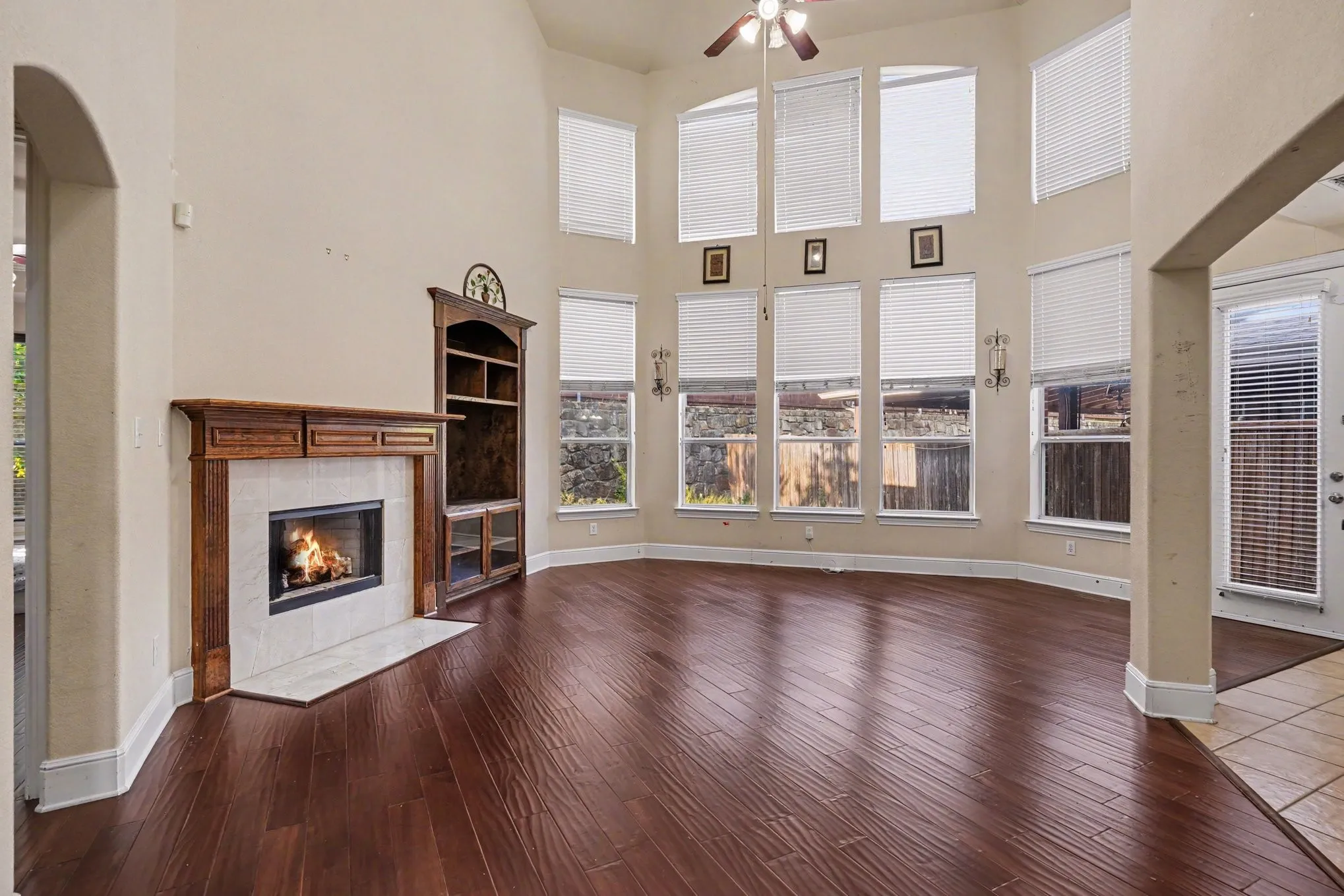 Single Family Residence For Rent in Dallas County , 1344 Valley Vista Drive, Irving, Texas 75063, 4 Bedroom, 3 Bathroom, 2 Garage spaces, 3,060 Sqft, built in 2006, mls#21382021, Real Estate Agent in Irving, Homes For Rent in Dallas county, Homes For Rent in Irving, Realtor in Irving Texas, Real Estate Brokerage Independent Realty Texas, Luminita Cordes Realtor