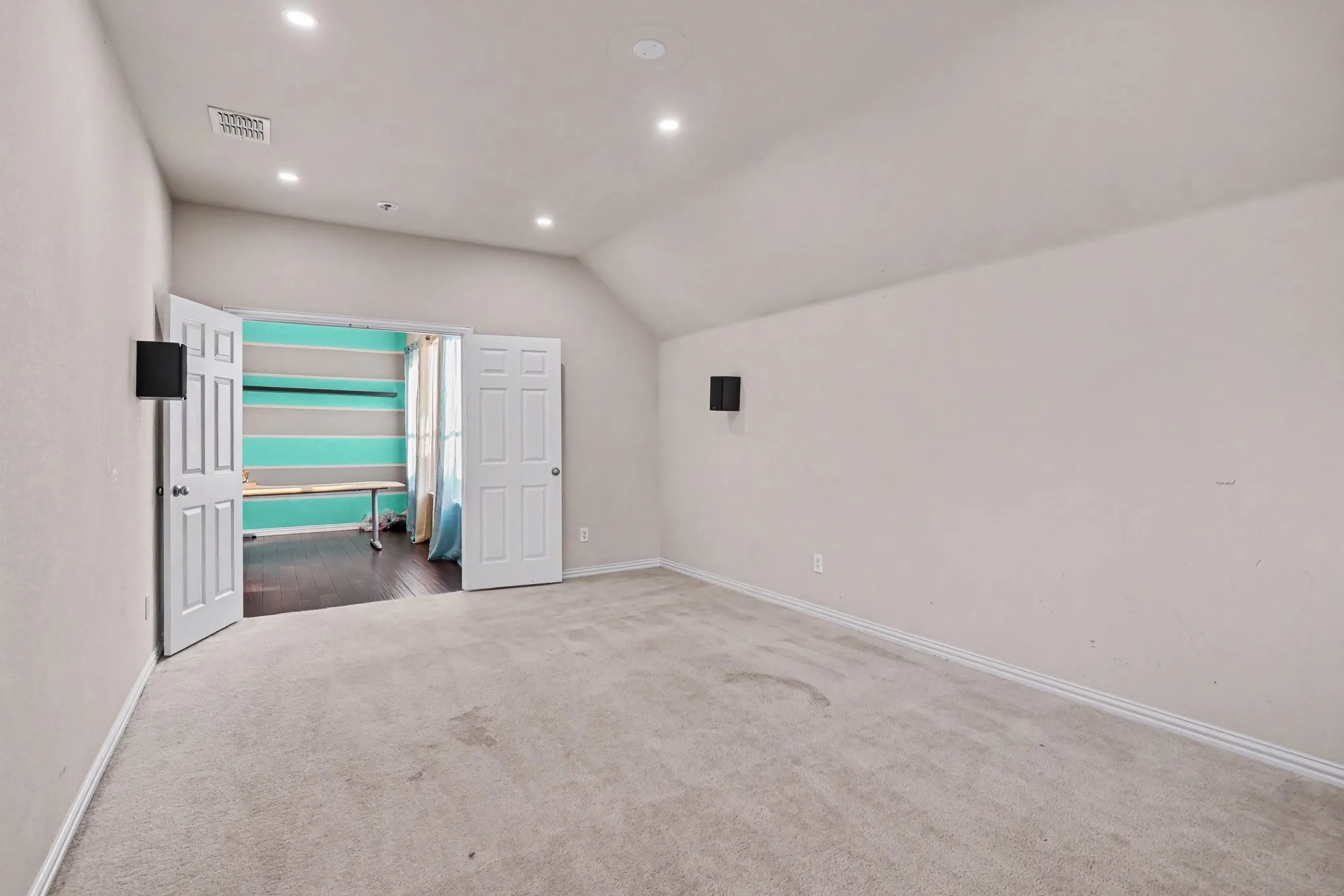 Single Family Residence For Rent in Dallas County , 1344 Valley Vista Drive, Irving, Texas 75063, 4 Bedroom, 3 Bathroom, 2 Garage spaces, 3,060 Sqft, built in 2006, mls#21382021, Real Estate Agent in Irving, Homes For Rent in Dallas county, Homes For Rent in Irving, Realtor in Irving Texas, Real Estate Brokerage Independent Realty Texas, Luminita Cordes Realtor