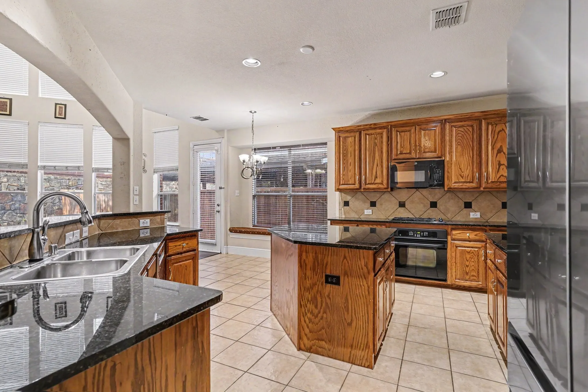 Single Family Residence For Rent in Dallas County , 1344 Valley Vista Drive, Irving, Texas 75063, 4 Bedroom, 3 Bathroom, 2 Garage spaces, 3,060 Sqft, built in 2006, mls#21382021, Real Estate Agent in Irving, Homes For Rent in Dallas county, Homes For Rent in Irving, Realtor in Irving Texas, Real Estate Brokerage Independent Realty Texas, Luminita Cordes Realtor