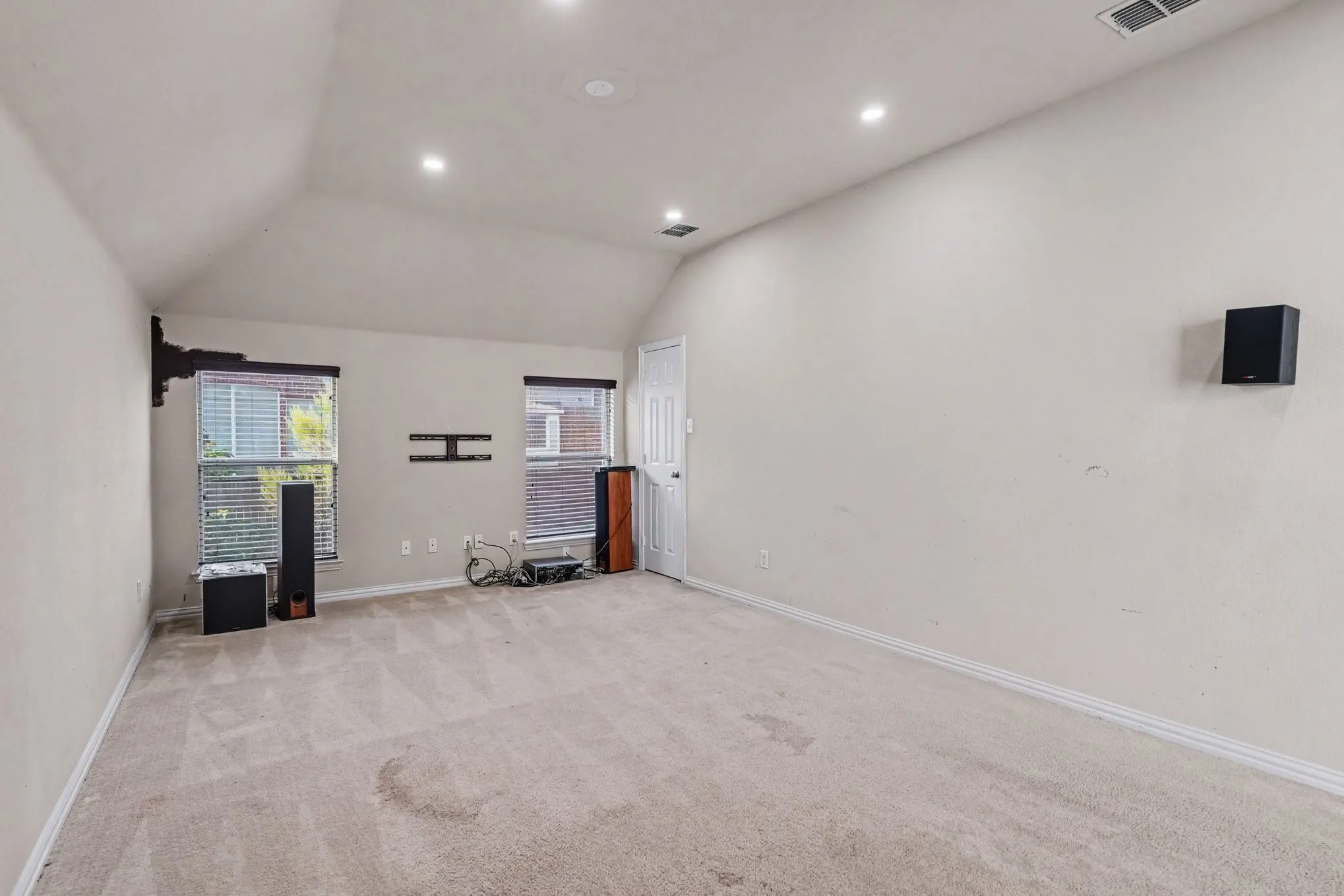 Single Family Residence For Rent in Dallas County , 1344 Valley Vista Drive, Irving, Texas 75063, 4 Bedroom, 3 Bathroom, 2 Garage spaces, 3,060 Sqft, built in 2006, mls#21382021, Real Estate Agent in Irving, Homes For Rent in Dallas county, Homes For Rent in Irving, Realtor in Irving Texas, Real Estate Brokerage Independent Realty Texas, Luminita Cordes Realtor