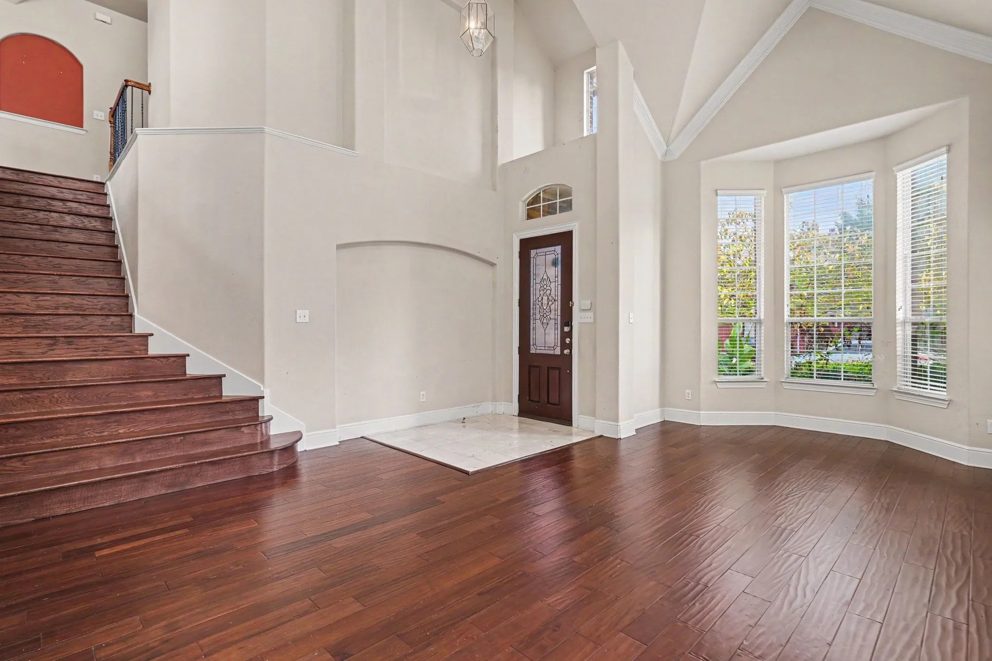Single Family Residence For Rent in Dallas County , 1344 Valley Vista Drive, Irving, Texas 75063, 4 Bedroom, 3 Bathroom, 2 Garage spaces, 3,060 Sqft, built in 2006, mls#21382021, Real Estate Agent in Irving, Homes For Rent in Dallas county, Homes For Rent in Irving, Realtor in Irving Texas, Real Estate Brokerage Independent Realty Texas, Luminita Cordes Realtor