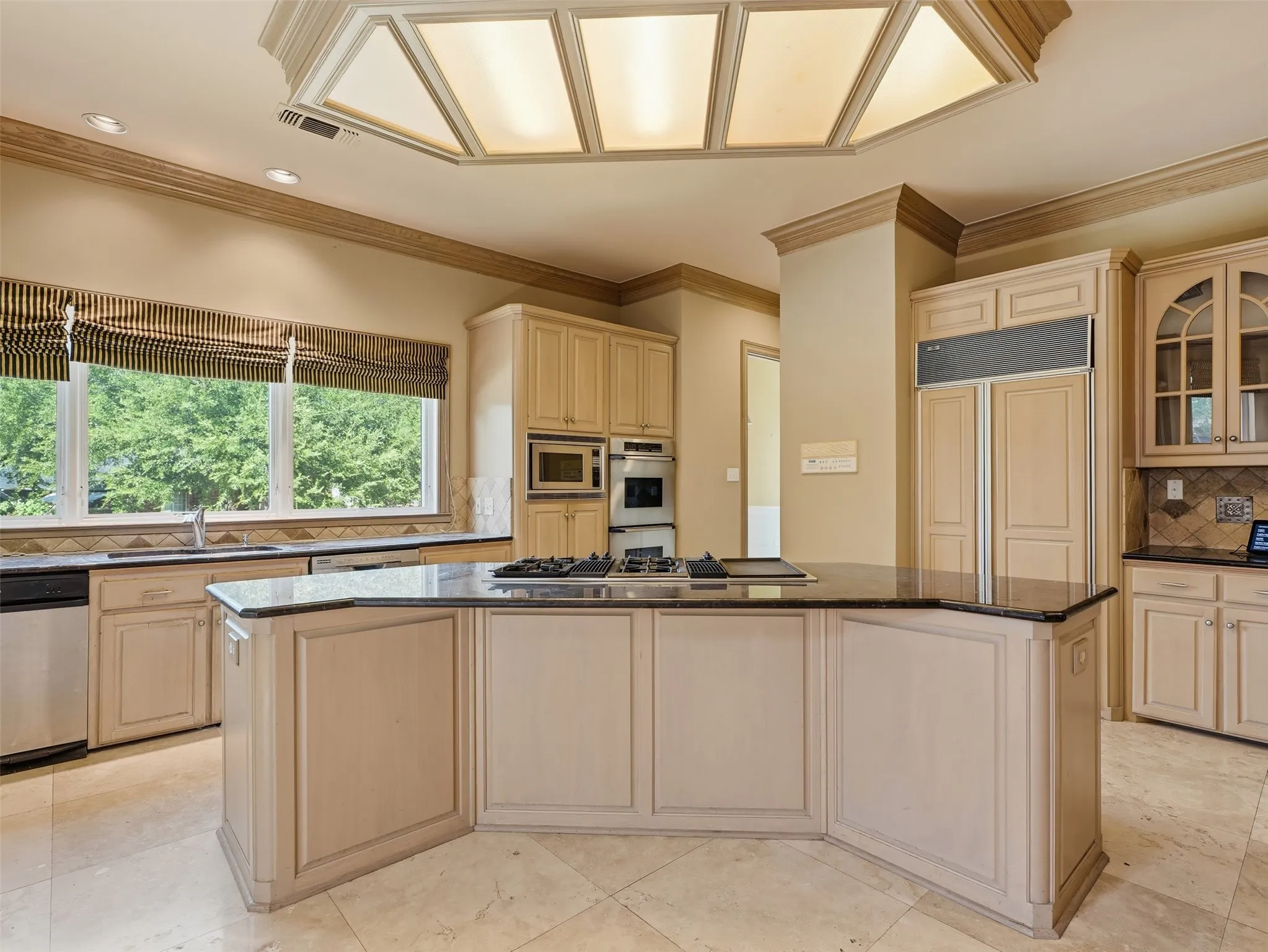 Single Family Residence For Sale in Dallas County , 1700 Dowling Drive, Irving, Texas 75038, 4 Bedroom, 4 Bathroom, 3 Garage spaces, 4,021 Sqft, built in 1991, mls#21381883, Real Estate Agent in Irving, Homes For Sale in Dallas county, Homes For Sale in Irving, Realtor in Irving Texas, Real Estate Brokerage Independent Realty Texas, Luminita Cordes Realtor