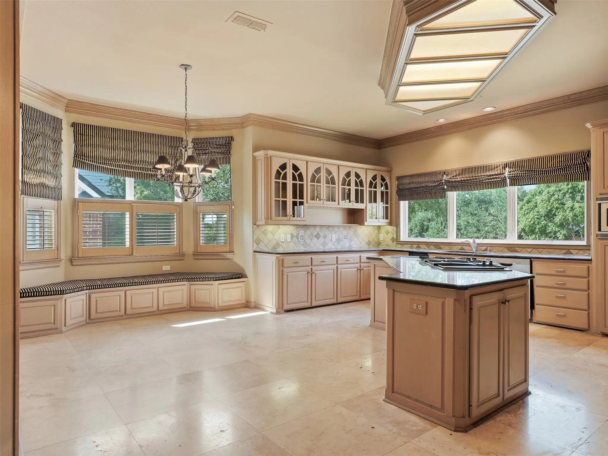 Single Family Residence For Sale in Dallas County , 1700 Dowling Drive, Irving, Texas 75038, 4 Bedroom, 4 Bathroom, 3 Garage spaces, 4,021 Sqft, built in 1991, mls#21381883, Real Estate Agent in Irving, Homes For Sale in Dallas county, Homes For Sale in Irving, Realtor in Irving Texas, Real Estate Brokerage Independent Realty Texas, Luminita Cordes Realtor