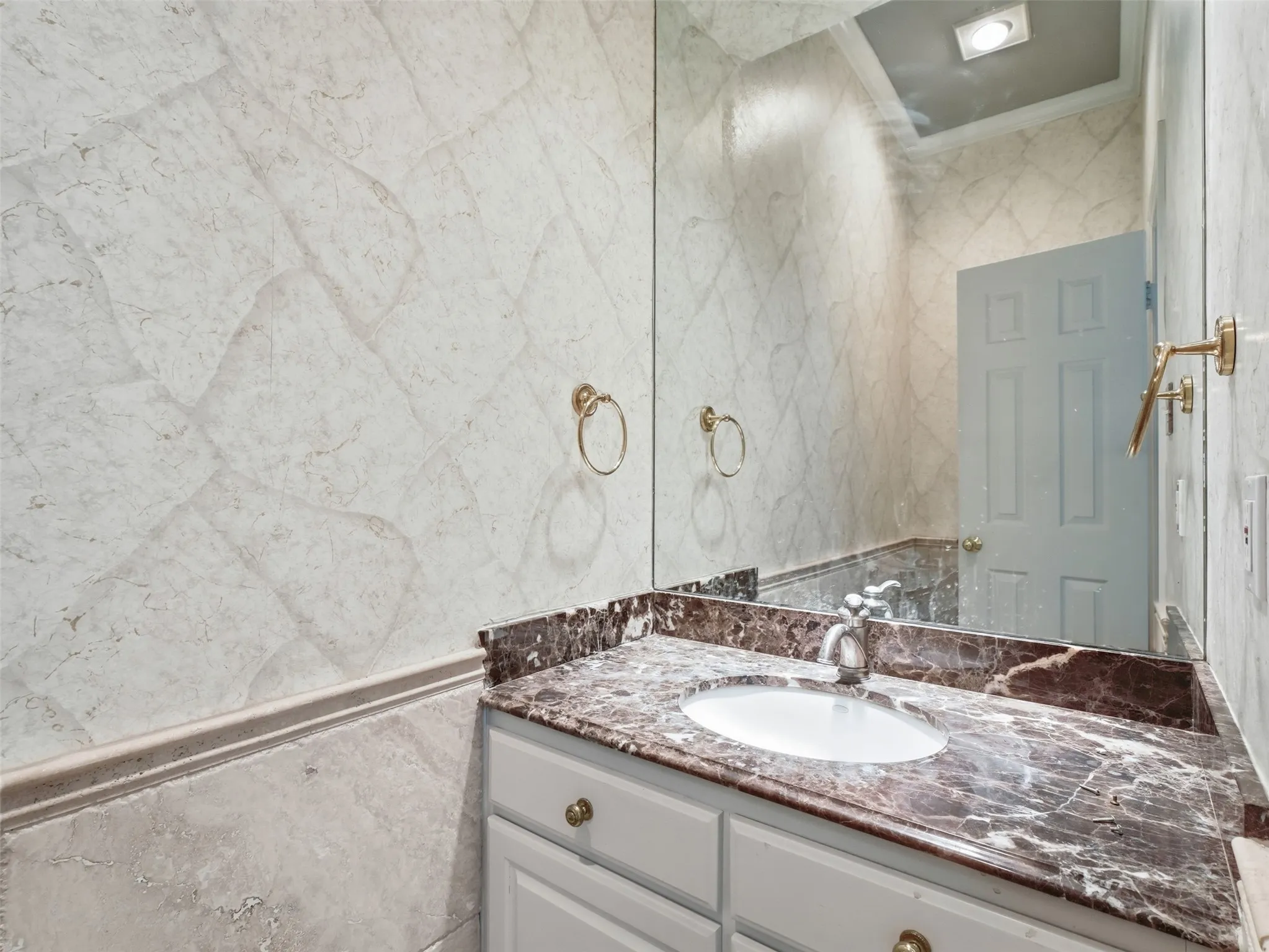 Single Family Residence For Sale in Dallas County , 1700 Dowling Drive, Irving, Texas 75038, 4 Bedroom, 4 Bathroom, 3 Garage spaces, 4,021 Sqft, built in 1991, mls#21381883, Real Estate Agent in Irving, Homes For Sale in Dallas county, Homes For Sale in Irving, Realtor in Irving Texas, Real Estate Brokerage Independent Realty Texas, Luminita Cordes Realtor