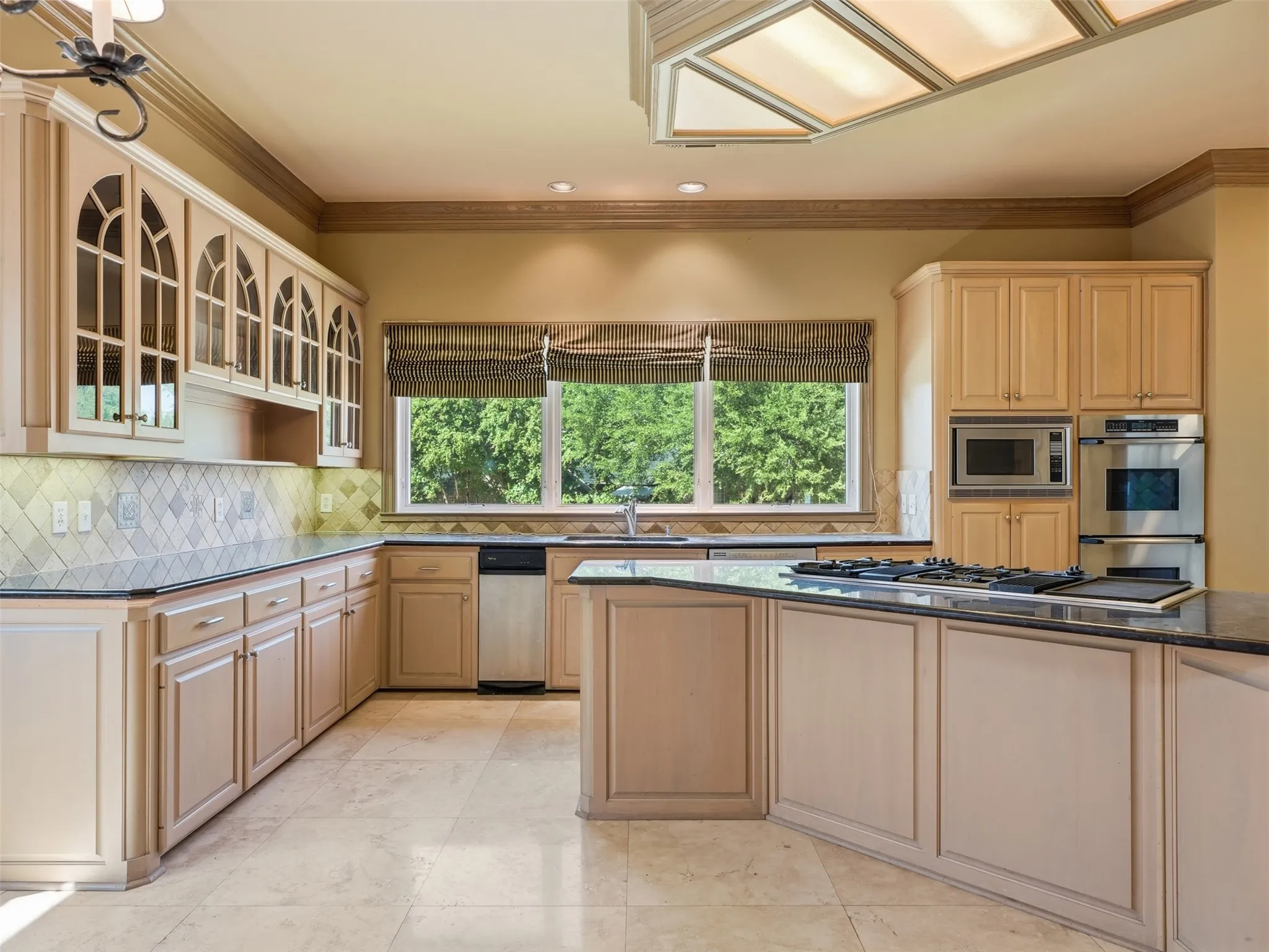 Single Family Residence For Sale in Dallas County , 1700 Dowling Drive, Irving, Texas 75038, 4 Bedroom, 4 Bathroom, 3 Garage spaces, 4,021 Sqft, built in 1991, mls#21381883, Real Estate Agent in Irving, Homes For Sale in Dallas county, Homes For Sale in Irving, Realtor in Irving Texas, Real Estate Brokerage Independent Realty Texas, Luminita Cordes Realtor