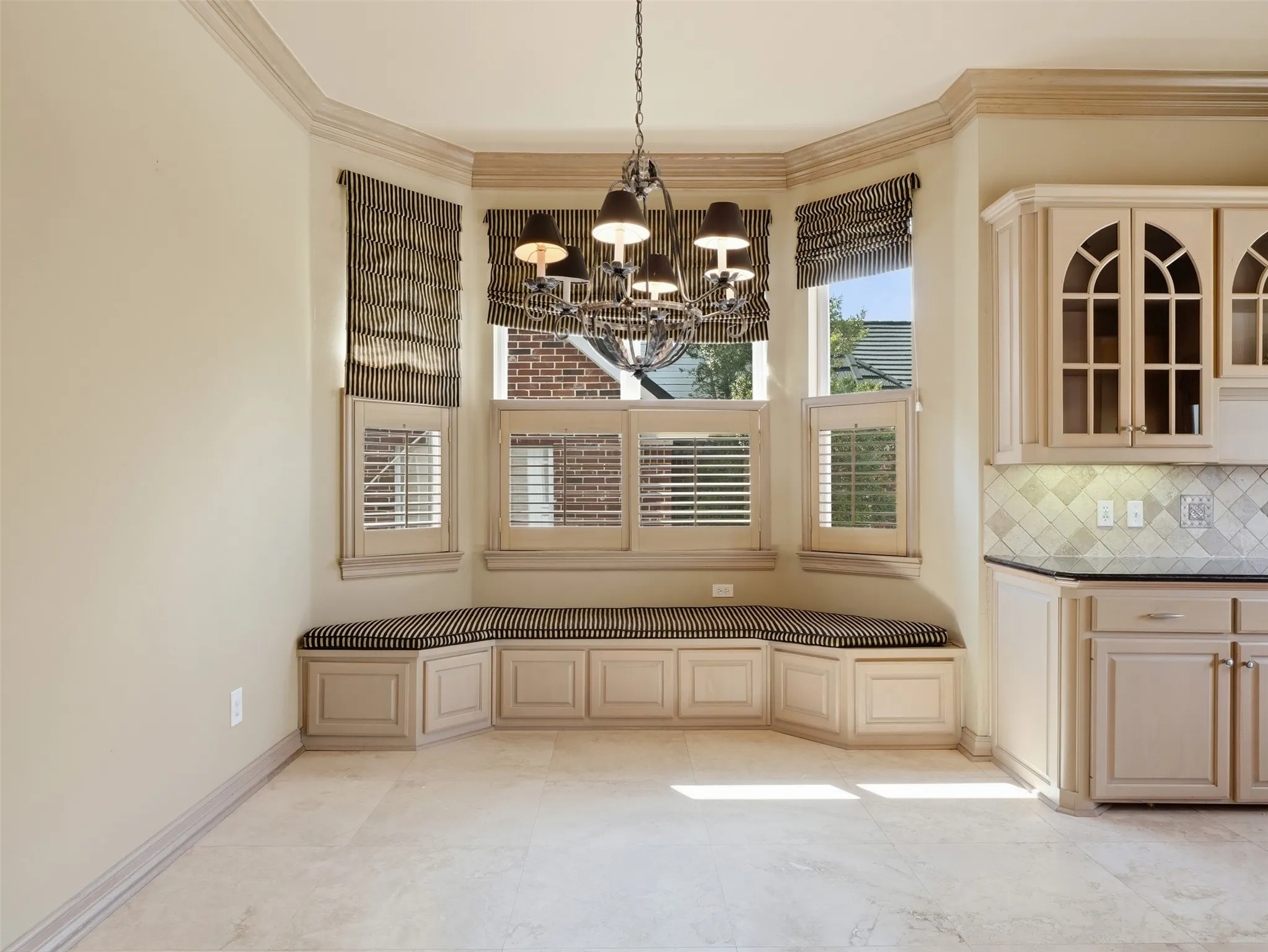 Single Family Residence For Sale in Dallas County , 1700 Dowling Drive, Irving, Texas 75038, 4 Bedroom, 4 Bathroom, 3 Garage spaces, 4,021 Sqft, built in 1991, mls#21381883, Real Estate Agent in Irving, Homes For Sale in Dallas county, Homes For Sale in Irving, Realtor in Irving Texas, Real Estate Brokerage Independent Realty Texas, Luminita Cordes Realtor