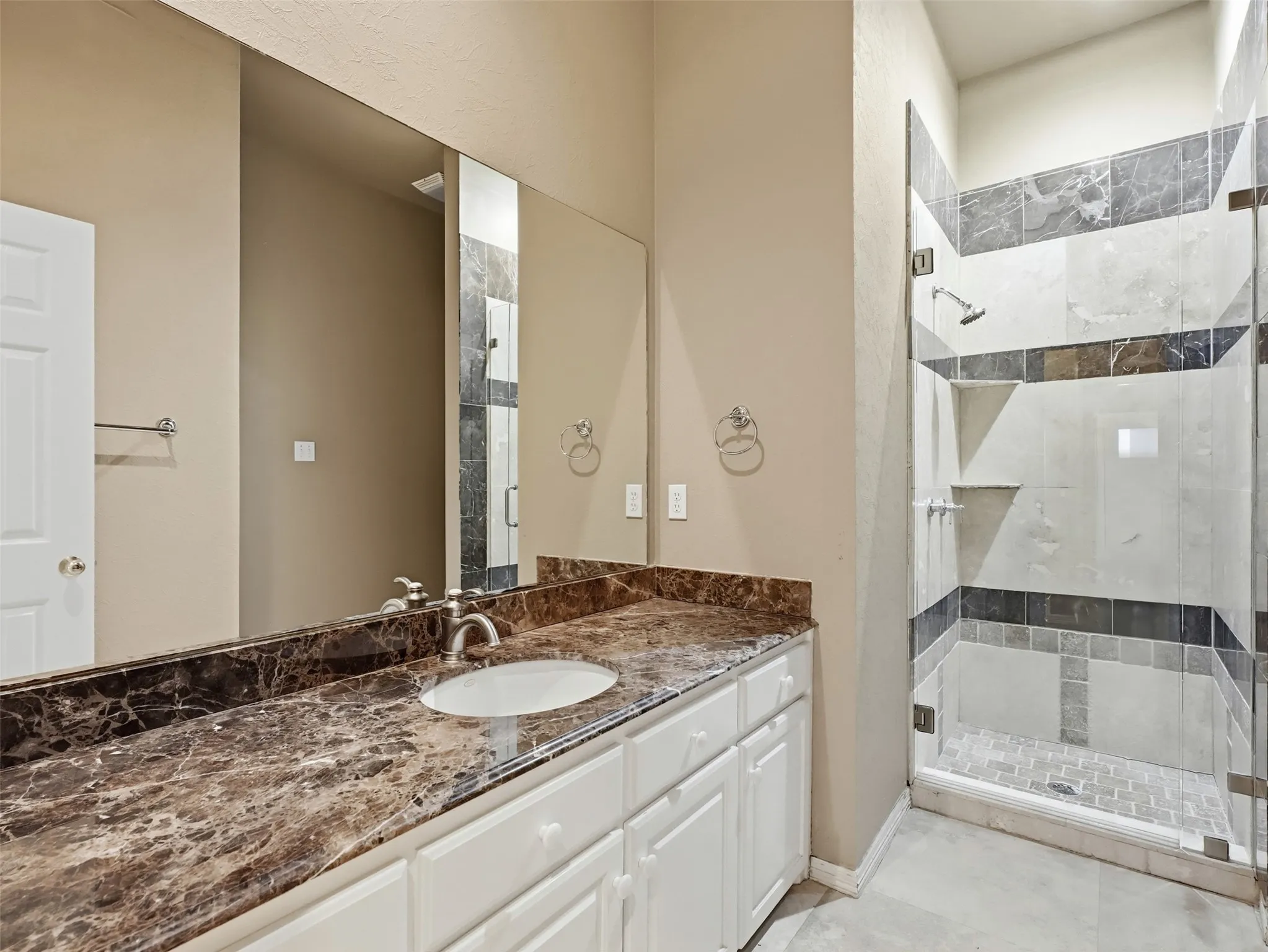 Single Family Residence For Sale in Dallas County , 1700 Dowling Drive, Irving, Texas 75038, 4 Bedroom, 4 Bathroom, 3 Garage spaces, 4,021 Sqft, built in 1991, mls#21381883, Real Estate Agent in Irving, Homes For Sale in Dallas county, Homes For Sale in Irving, Realtor in Irving Texas, Real Estate Brokerage Independent Realty Texas, Luminita Cordes Realtor