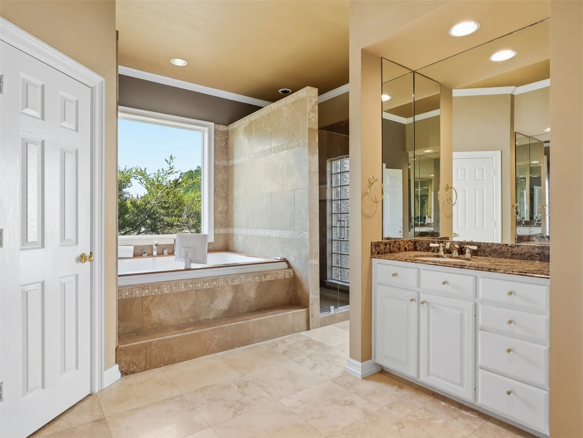 Single Family Residence For Sale in Dallas County , 1700 Dowling Drive, Irving, Texas 75038, 4 Bedroom, 4 Bathroom, 3 Garage spaces, 4,021 Sqft, built in 1991, mls#21381883, Real Estate Agent in Irving, Homes For Sale in Dallas county, Homes For Sale in Irving, Realtor in Irving Texas, Real Estate Brokerage Independent Realty Texas, Luminita Cordes Realtor