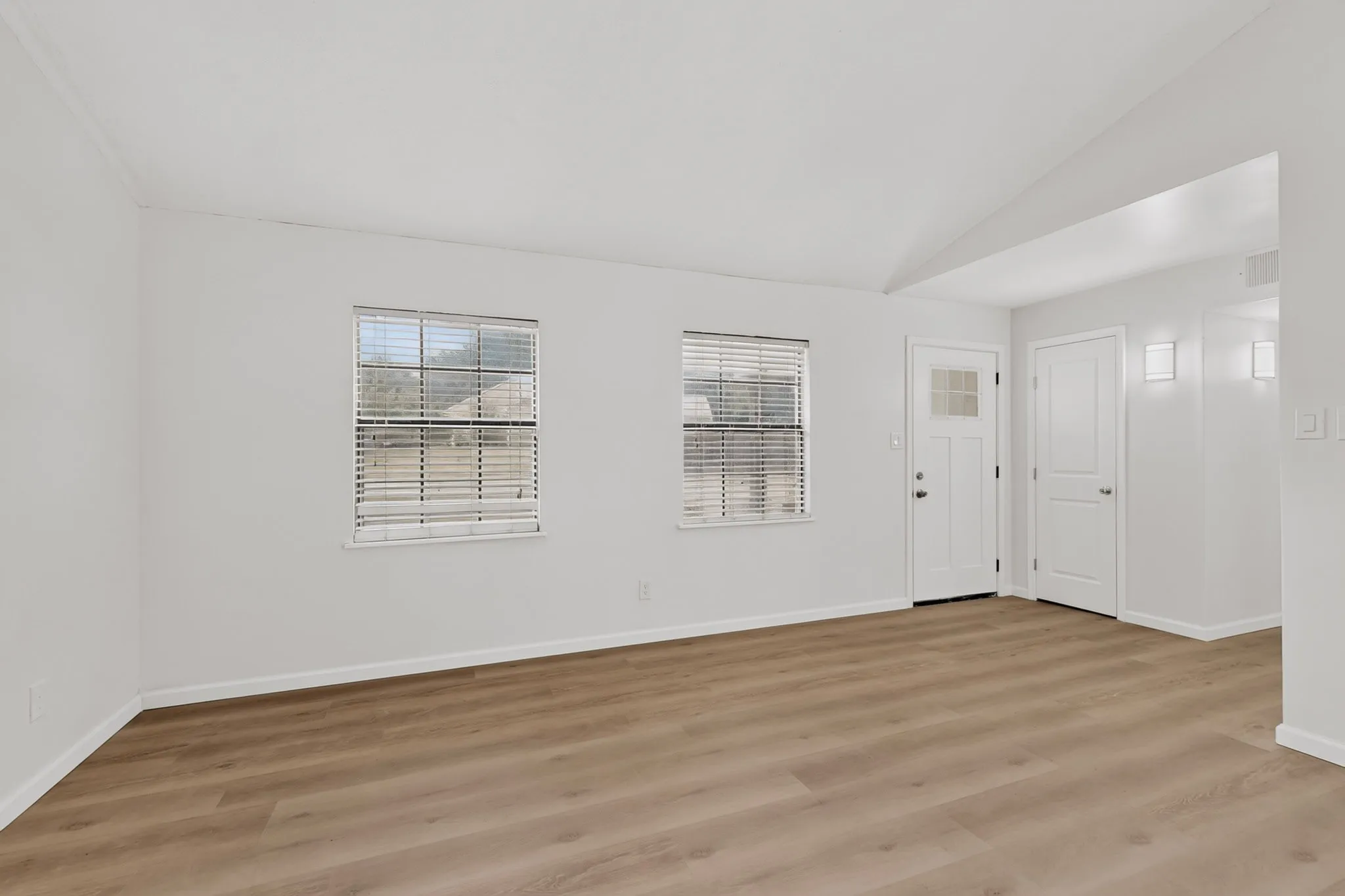 Single Family Residence For Rent in Collin County , 7904 Kodak Drive, Plano, Texas 75025, 3 Bedroom, 2 Bathroom, 2 Garage spaces, 1,514 Sqft, built in 1982, mls#21381074, Real Estate Agent in Plano, Homes For Rent in Collin county, Homes For Rent in Plano, Realtor in Plano Texas, Real Estate Brokerage Independent Realty Texas, Luminita Cordes Realtor