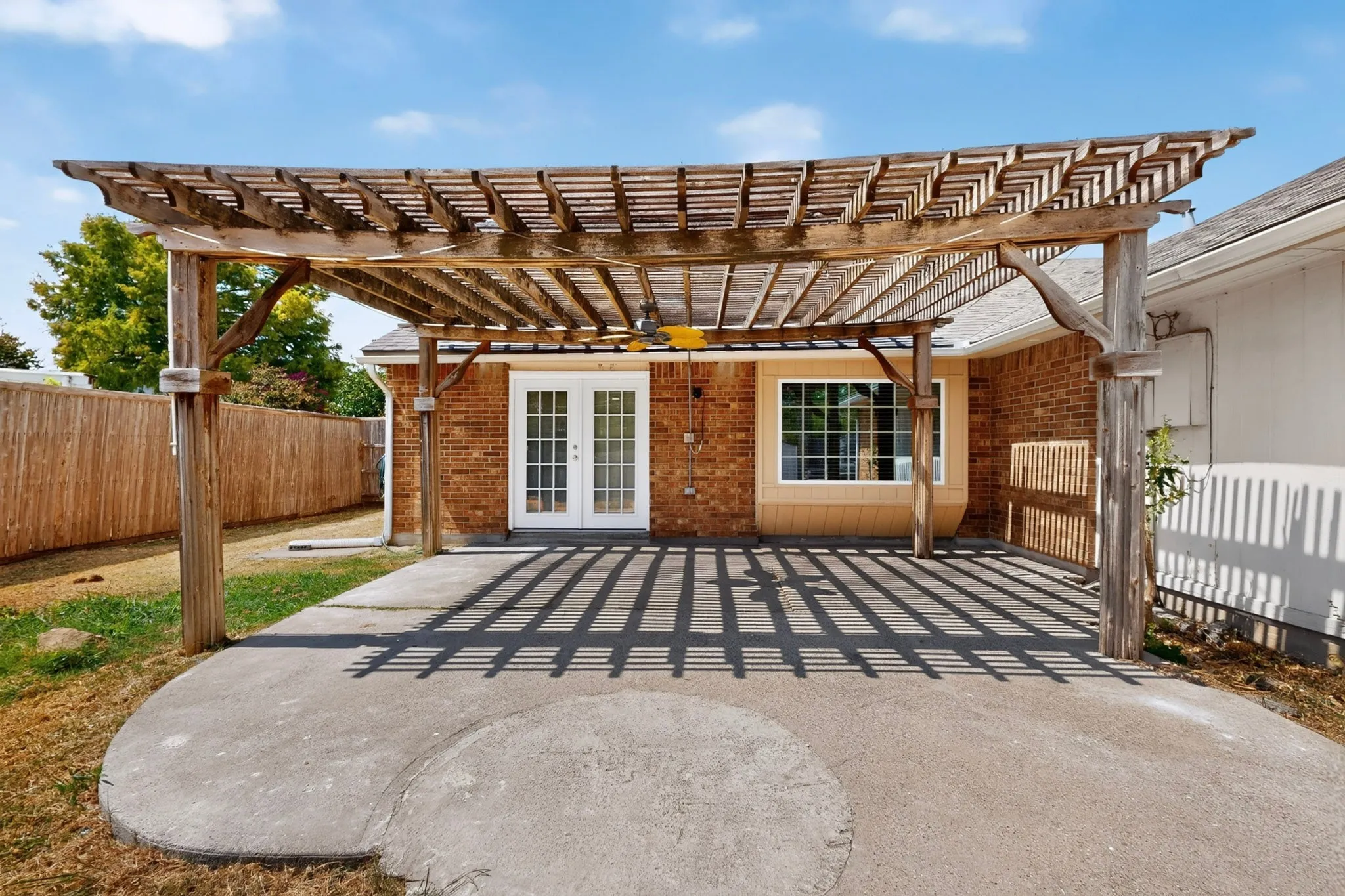 Single Family Residence For Rent in Collin County , 7904 Kodak Drive, Plano, Texas 75025, 3 Bedroom, 2 Bathroom, 2 Garage spaces, 1,514 Sqft, built in 1982, mls#21381074, Real Estate Agent in Plano, Homes For Rent in Collin county, Homes For Rent in Plano, Realtor in Plano Texas, Real Estate Brokerage Independent Realty Texas, Luminita Cordes Realtor