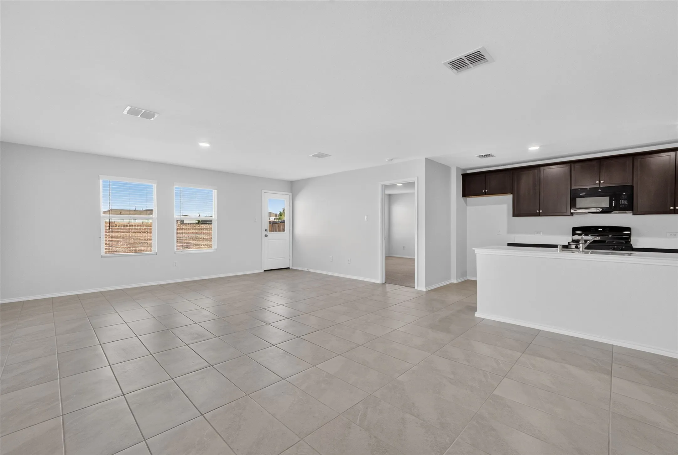 Single Family Residence For Sale in Tarrant County , 2728 Starwater Drive, Fort Worth, Texas 76179, 4 Bedroom, 2 Bathroom, 2 Garage spaces, 1,649 Sqft, built in 2022, mls#21382031, Real Estate Agent in Fort Worth, Homes For Sale in Tarrant county, Homes For Sale in Fort Worth, Realtor in Fort Worth Texas, Real Estate Brokerage Independent Realty Texas, Luminita Cordes Realtor
