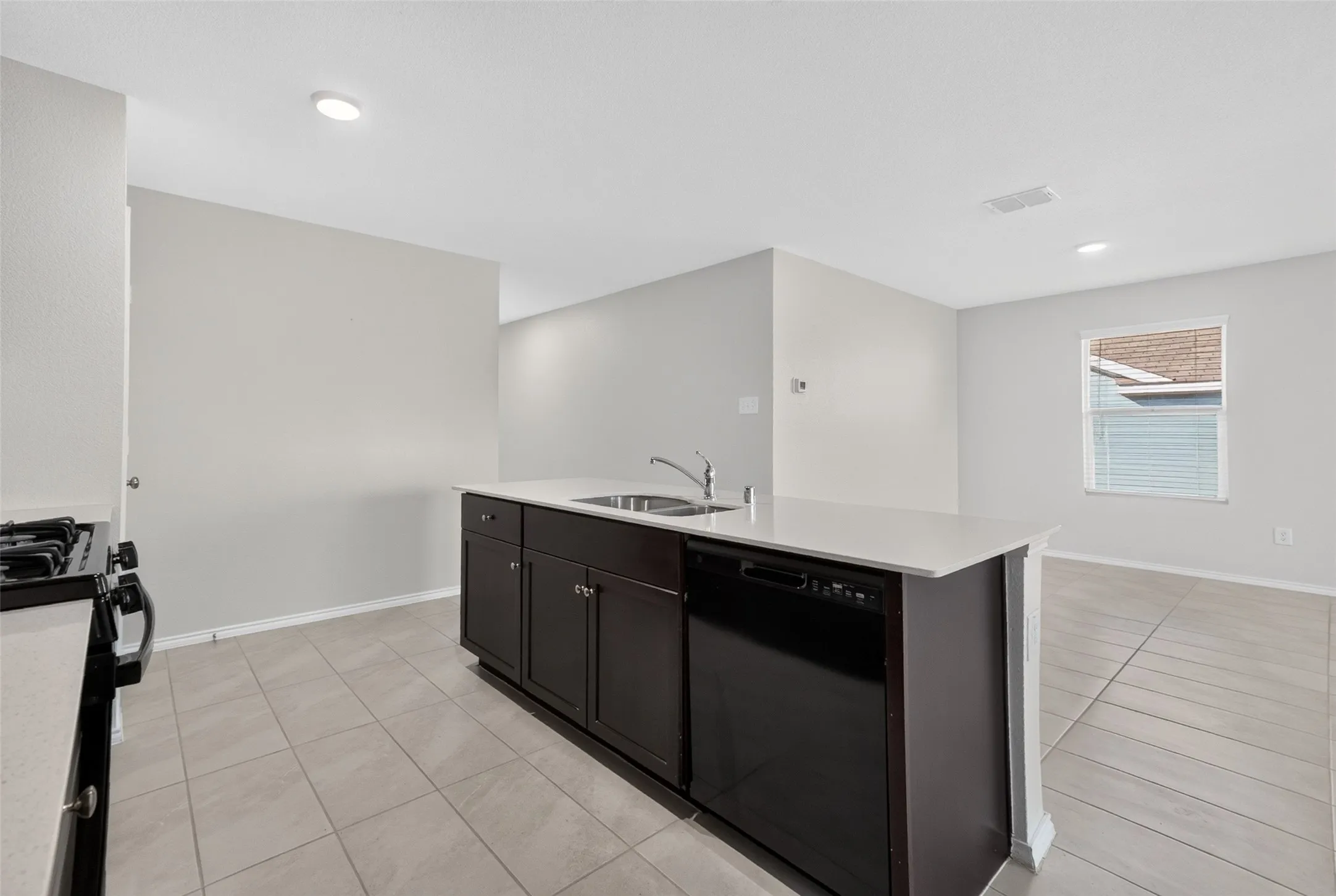 Single Family Residence For Sale in Tarrant County , 2728 Starwater Drive, Fort Worth, Texas 76179, 4 Bedroom, 2 Bathroom, 2 Garage spaces, 1,649 Sqft, built in 2022, mls#21382031, Real Estate Agent in Fort Worth, Homes For Sale in Tarrant county, Homes For Sale in Fort Worth, Realtor in Fort Worth Texas, Real Estate Brokerage Independent Realty Texas, Luminita Cordes Realtor