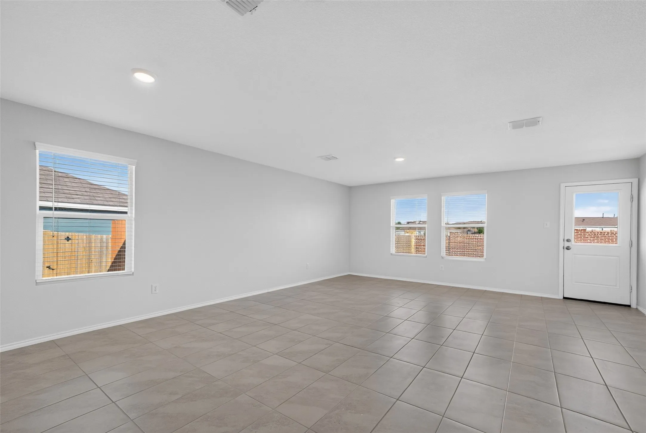Single Family Residence For Sale in Tarrant County , 2728 Starwater Drive, Fort Worth, Texas 76179, 4 Bedroom, 2 Bathroom, 2 Garage spaces, 1,649 Sqft, built in 2022, mls#21382031, Real Estate Agent in Fort Worth, Homes For Sale in Tarrant county, Homes For Sale in Fort Worth, Realtor in Fort Worth Texas, Real Estate Brokerage Independent Realty Texas, Luminita Cordes Realtor