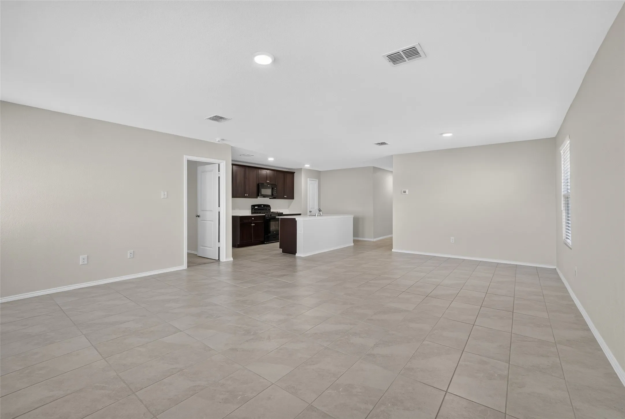 Single Family Residence For Sale in Tarrant County , 2728 Starwater Drive, Fort Worth, Texas 76179, 4 Bedroom, 2 Bathroom, 2 Garage spaces, 1,649 Sqft, built in 2022, mls#21382031, Real Estate Agent in Fort Worth, Homes For Sale in Tarrant county, Homes For Sale in Fort Worth, Realtor in Fort Worth Texas, Real Estate Brokerage Independent Realty Texas, Luminita Cordes Realtor