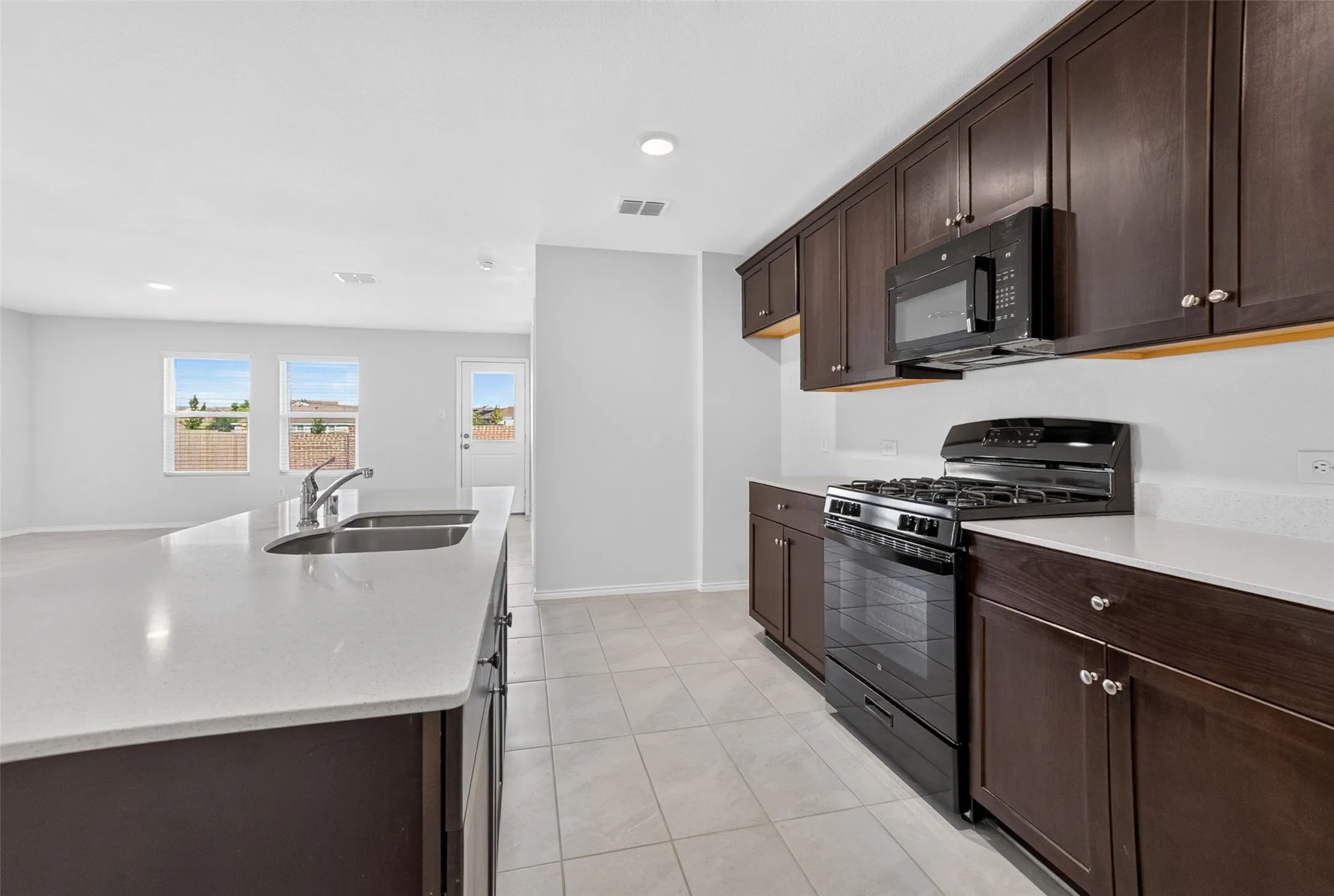 Single Family Residence For Sale in Tarrant County , 2728 Starwater Drive, Fort Worth, Texas 76179, 4 Bedroom, 2 Bathroom, 2 Garage spaces, 1,649 Sqft, built in 2022, mls#21382031, Real Estate Agent in Fort Worth, Homes For Sale in Tarrant county, Homes For Sale in Fort Worth, Realtor in Fort Worth Texas, Real Estate Brokerage Independent Realty Texas, Luminita Cordes Realtor