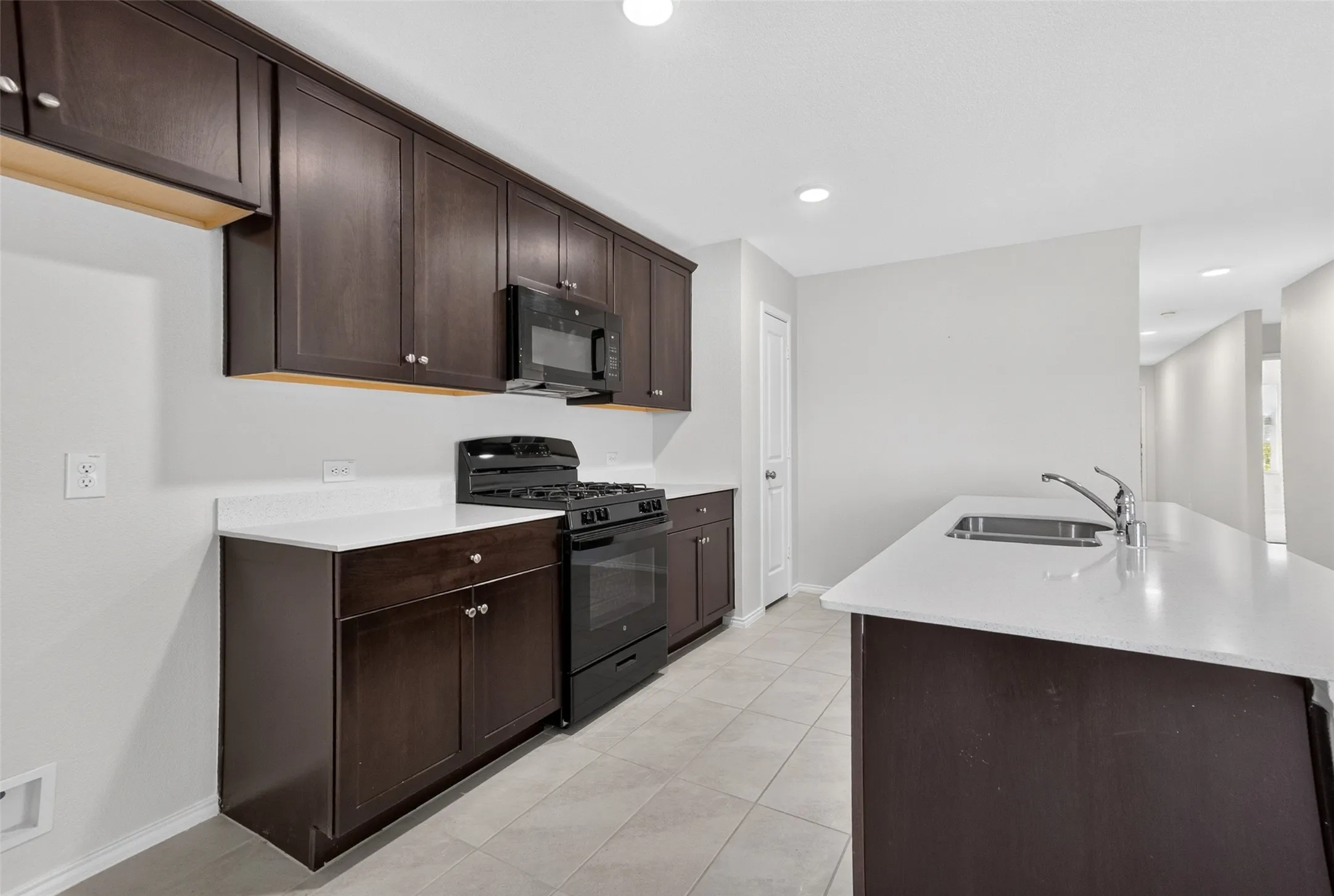 Single Family Residence For Sale in Tarrant County , 2728 Starwater Drive, Fort Worth, Texas 76179, 4 Bedroom, 2 Bathroom, 2 Garage spaces, 1,649 Sqft, built in 2022, mls#21382031, Real Estate Agent in Fort Worth, Homes For Sale in Tarrant county, Homes For Sale in Fort Worth, Realtor in Fort Worth Texas, Real Estate Brokerage Independent Realty Texas, Luminita Cordes Realtor