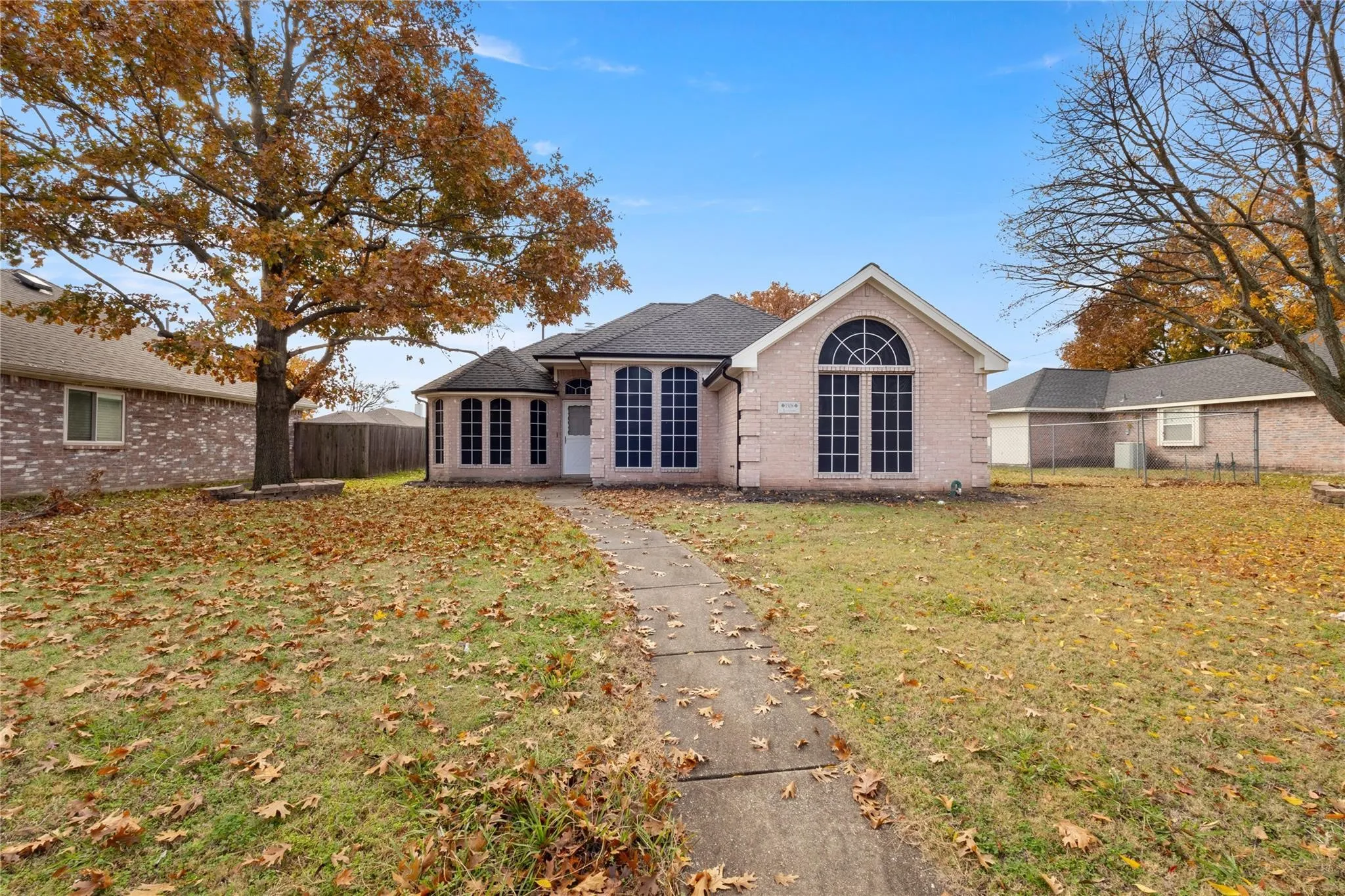 Single Family Residence For Rent in Collin County , 1308 London Drive, Wylie, Texas 75098, 3 Bedroom, 2 Bathroom, 2 Garage spaces, 1,331 Sqft, built in 1995, mls#21381424, Real Estate Agent in Wylie, Homes For Rent in Collin county, Homes For Rent in Wylie, Realtor in Wylie Texas, Real Estate Brokerage Independent Realty Texas, Luminita Cordes Realtor
